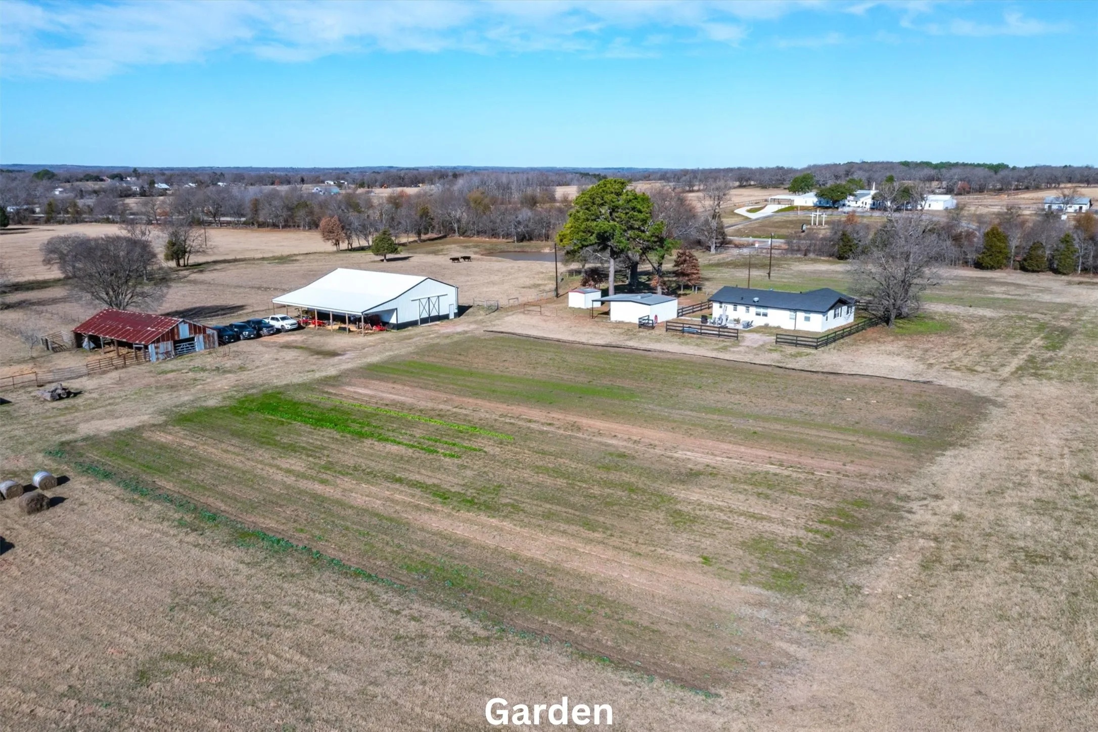 Single Family Residence For Sale in Henderson County , 8612 Fm 1616, Athens, Texas 75752, 3 Bedroom, 1 Bathroom, 2 Garage spaces, 1,360 Sqft, built in 1950, mls#21371855, Real Estate Agent in Athens, Homes For Sale in Henderson county, Homes For Sale in Athens, Realtor in Athens Texas, Real Estate Brokerage Independent Realty Texas, Luminita Cordes Realtor