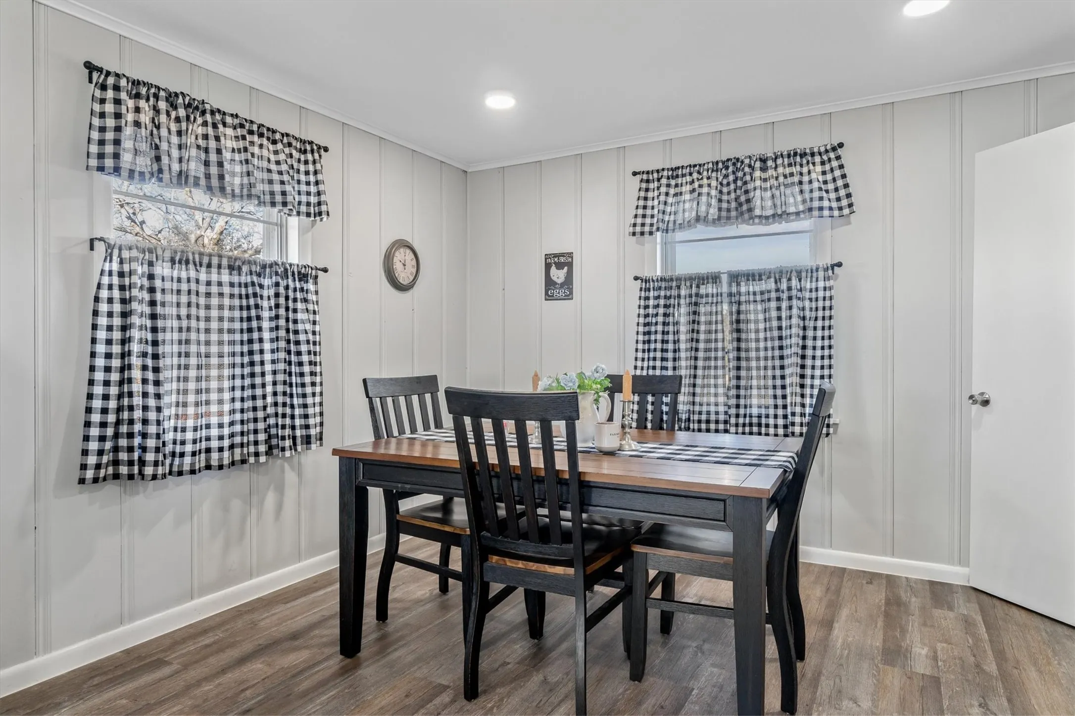 Single Family Residence For Sale in Henderson County , 8612 Fm 1616, Athens, Texas 75752, 3 Bedroom, 1 Bathroom, 2 Garage spaces, 1,360 Sqft, built in 1950, mls#21371855, Real Estate Agent in Athens, Homes For Sale in Henderson county, Homes For Sale in Athens, Realtor in Athens Texas, Real Estate Brokerage Independent Realty Texas, Luminita Cordes Realtor