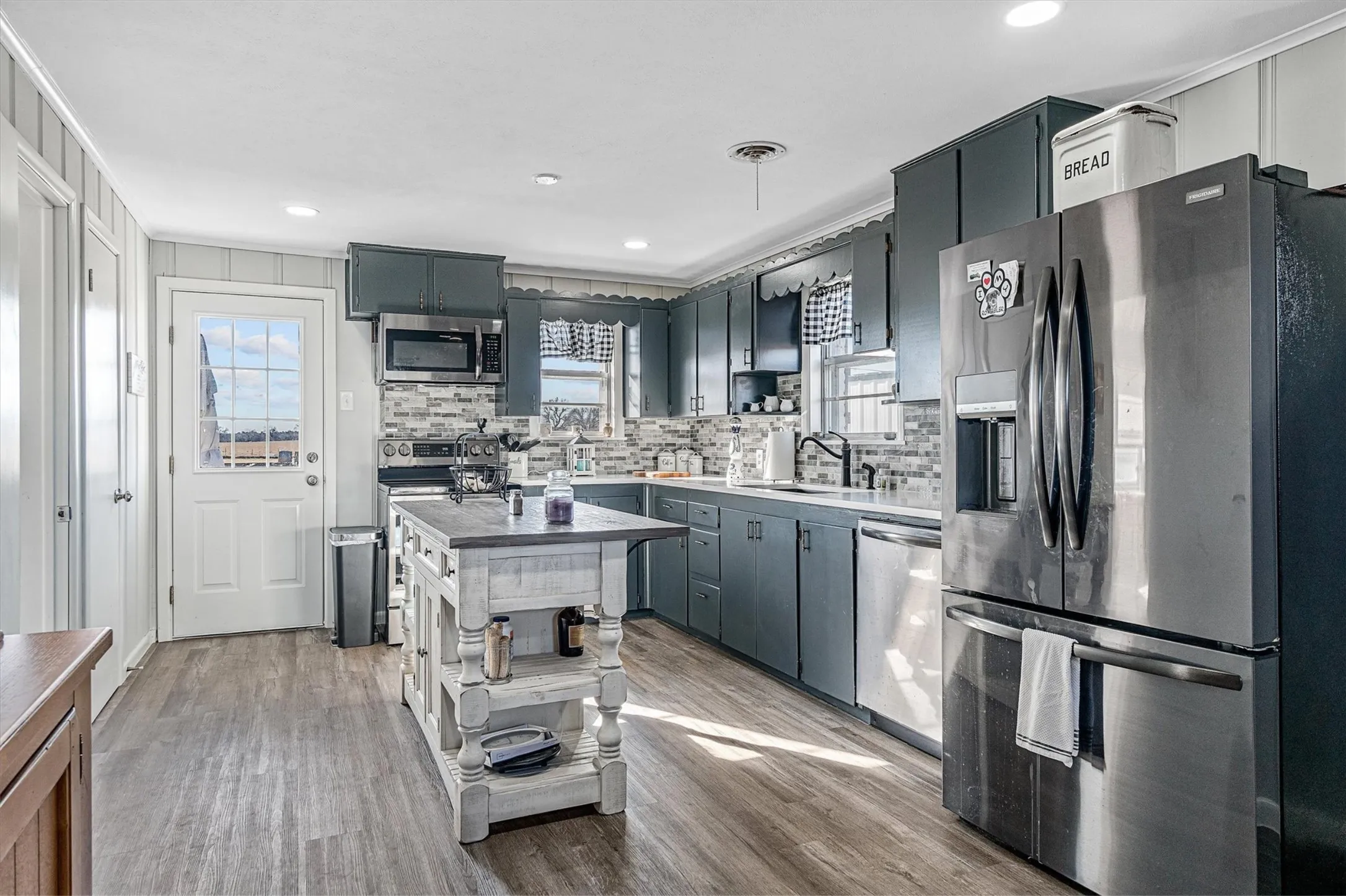 Single Family Residence For Sale in Henderson County , 8612 Fm 1616, Athens, Texas 75752, 3 Bedroom, 1 Bathroom, 2 Garage spaces, 1,360 Sqft, built in 1950, mls#21371855, Real Estate Agent in Athens, Homes For Sale in Henderson county, Homes For Sale in Athens, Realtor in Athens Texas, Real Estate Brokerage Independent Realty Texas, Luminita Cordes Realtor
