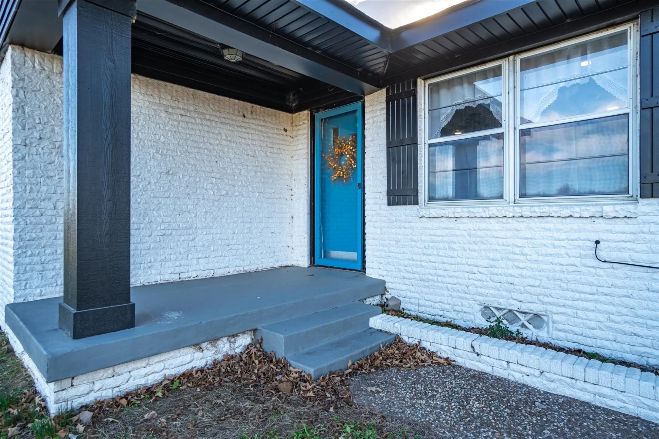 Single Family Residence For Sale in Henderson County , 8612 Fm 1616, Athens, Texas 75752, 3 Bedroom, 1 Bathroom, 2 Garage spaces, 1,360 Sqft, built in 1950, mls#21371855, Real Estate Agent in Athens, Homes For Sale in Henderson county, Homes For Sale in Athens, Realtor in Athens Texas, Real Estate Brokerage Independent Realty Texas, Luminita Cordes Realtor