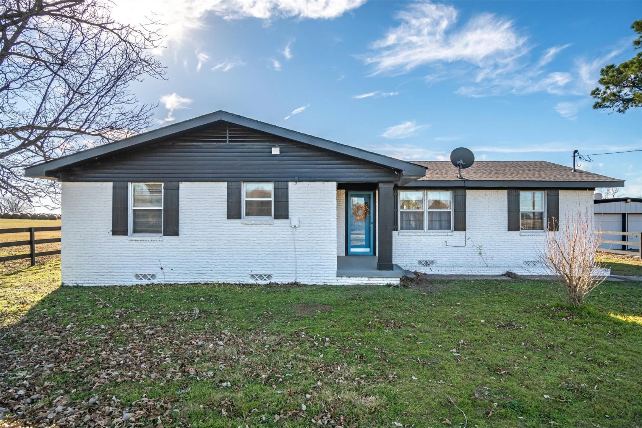 Single Family Residence For Sale in Henderson County , 8612 Fm 1616, Athens, Texas 75752, 3 Bedroom, 1 Bathroom, 2 Garage spaces, 1,360 Sqft, built in 1950, mls#21371855, Real Estate Agent in Athens, Homes For Sale in Henderson county, Homes For Sale in Athens, Realtor in Athens Texas, Real Estate Brokerage Independent Realty Texas, Luminita Cordes Realtor