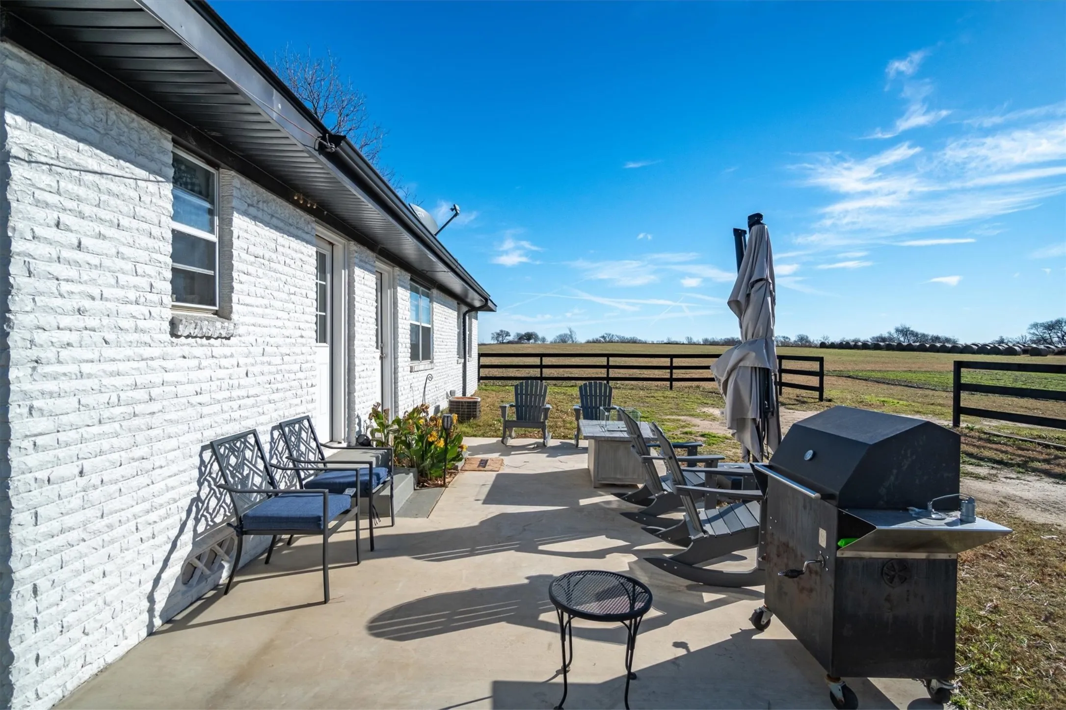 Single Family Residence For Sale in Henderson County , 8612 Fm 1616, Athens, Texas 75752, 3 Bedroom, 1 Bathroom, 2 Garage spaces, 1,360 Sqft, built in 1950, mls#21371855, Real Estate Agent in Athens, Homes For Sale in Henderson county, Homes For Sale in Athens, Realtor in Athens Texas, Real Estate Brokerage Independent Realty Texas, Luminita Cordes Realtor