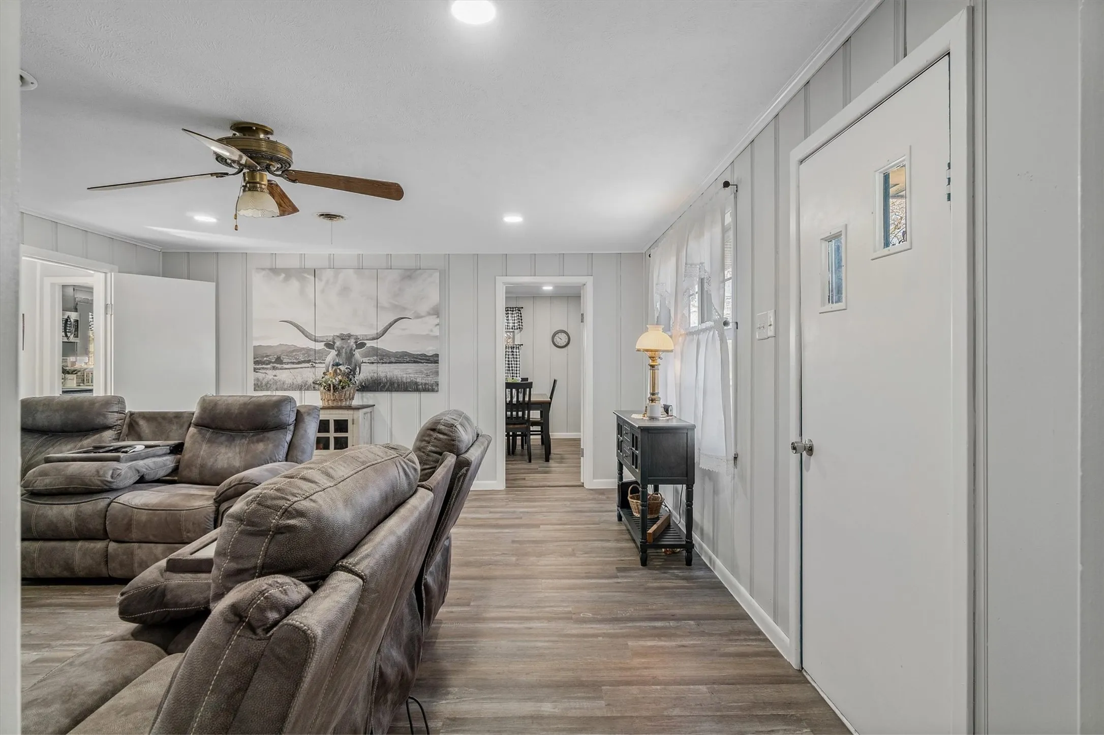 Single Family Residence For Sale in Henderson County , 8612 Fm 1616, Athens, Texas 75752, 3 Bedroom, 1 Bathroom, 2 Garage spaces, 1,360 Sqft, built in 1950, mls#21371855, Real Estate Agent in Athens, Homes For Sale in Henderson county, Homes For Sale in Athens, Realtor in Athens Texas, Real Estate Brokerage Independent Realty Texas, Luminita Cordes Realtor