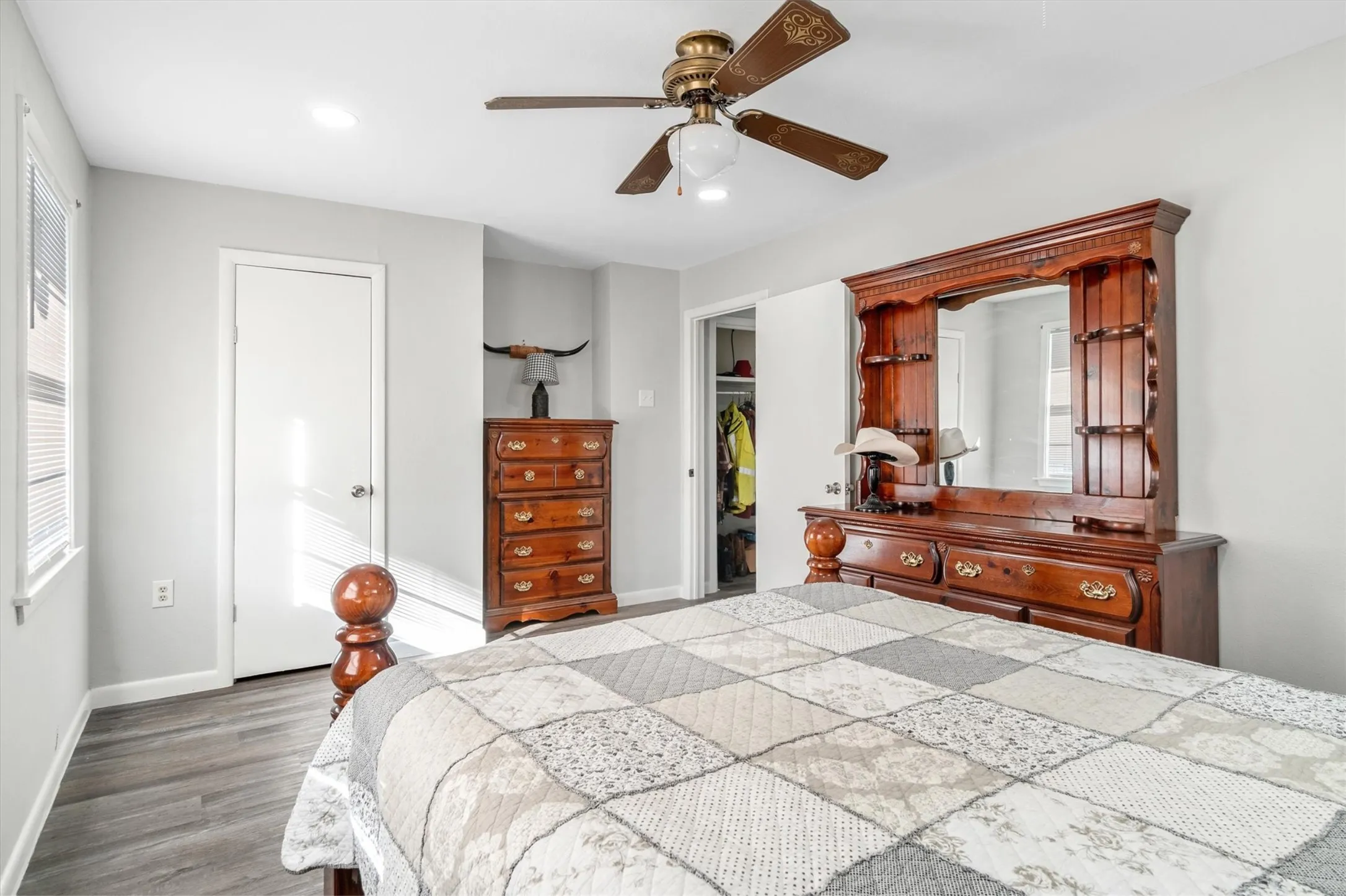 Single Family Residence For Sale in Henderson County , 8612 Fm 1616, Athens, Texas 75752, 3 Bedroom, 1 Bathroom, 2 Garage spaces, 1,360 Sqft, built in 1950, mls#21371855, Real Estate Agent in Athens, Homes For Sale in Henderson county, Homes For Sale in Athens, Realtor in Athens Texas, Real Estate Brokerage Independent Realty Texas, Luminita Cordes Realtor