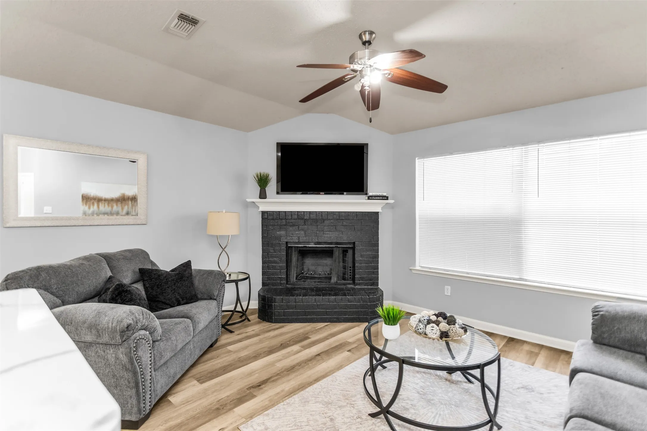 Single Family Residence For Sale in Dallas County , 515 Alameda Avenue, Duncanville, Texas 75137, 3 Bedroom, 2 Bathroom, 2 Garage spaces, 1,824 Sqft, built in 1997, mls#21371693, Real Estate Agent in Duncanville, Homes For Sale in Dallas county, Homes For Sale in Duncanville, Realtor in Duncanville Texas, Real Estate Brokerage Independent Realty Texas, Luminita Cordes Realtor