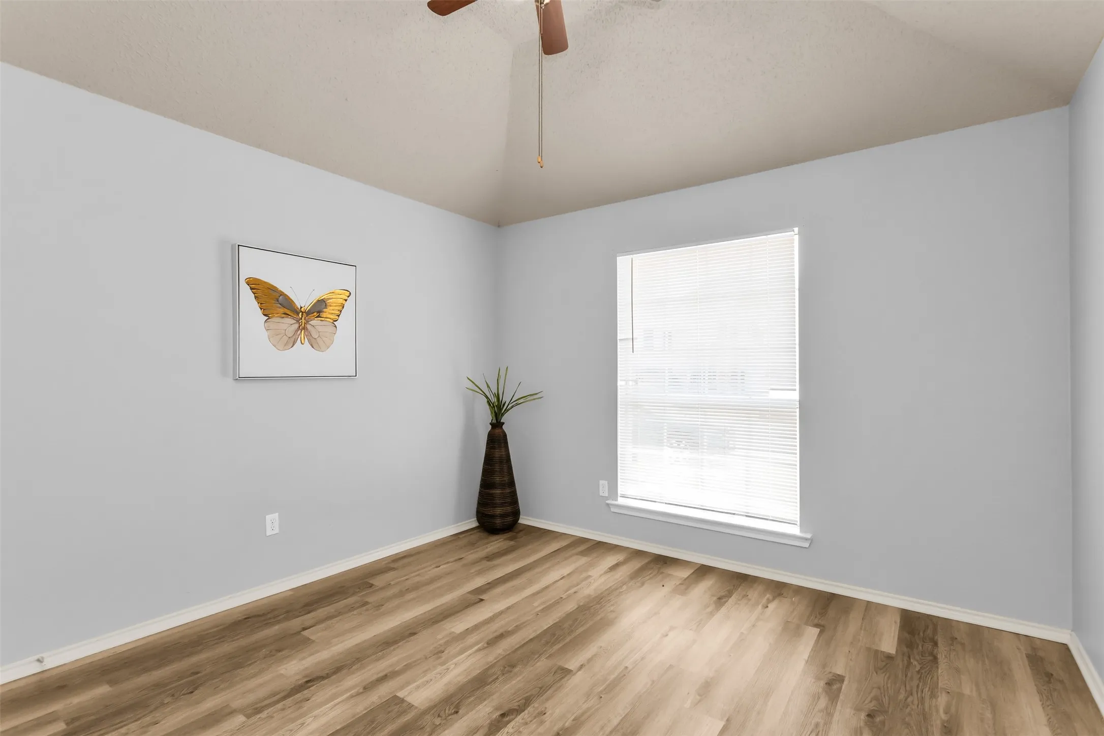 Single Family Residence For Sale in Dallas County , 515 Alameda Avenue, Duncanville, Texas 75137, 3 Bedroom, 2 Bathroom, 2 Garage spaces, 1,824 Sqft, built in 1997, mls#21371693, Real Estate Agent in Duncanville, Homes For Sale in Dallas county, Homes For Sale in Duncanville, Realtor in Duncanville Texas, Real Estate Brokerage Independent Realty Texas, Luminita Cordes Realtor