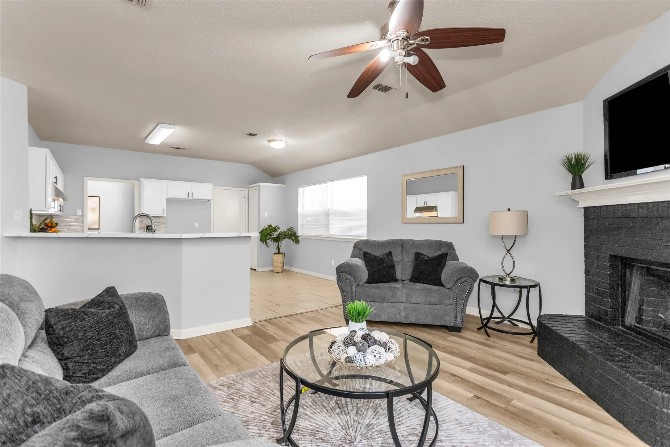 Single Family Residence For Sale in Dallas County , 515 Alameda Avenue, Duncanville, Texas 75137, 3 Bedroom, 2 Bathroom, 2 Garage spaces, 1,824 Sqft, built in 1997, mls#21371693, Real Estate Agent in Duncanville, Homes For Sale in Dallas county, Homes For Sale in Duncanville, Realtor in Duncanville Texas, Real Estate Brokerage Independent Realty Texas, Luminita Cordes Realtor