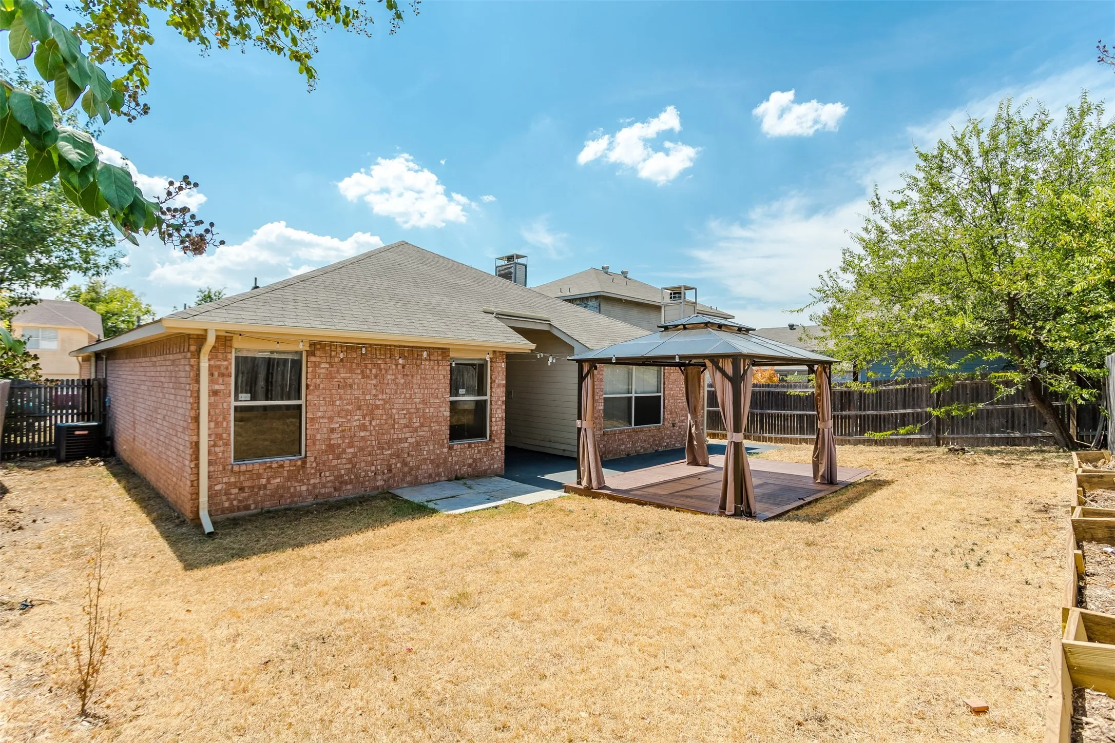 Single Family Residence For Sale in Dallas County , 515 Alameda Avenue, Duncanville, Texas 75137, 3 Bedroom, 2 Bathroom, 2 Garage spaces, 1,824 Sqft, built in 1997, mls#21371693, Real Estate Agent in Duncanville, Homes For Sale in Dallas county, Homes For Sale in Duncanville, Realtor in Duncanville Texas, Real Estate Brokerage Independent Realty Texas, Luminita Cordes Realtor