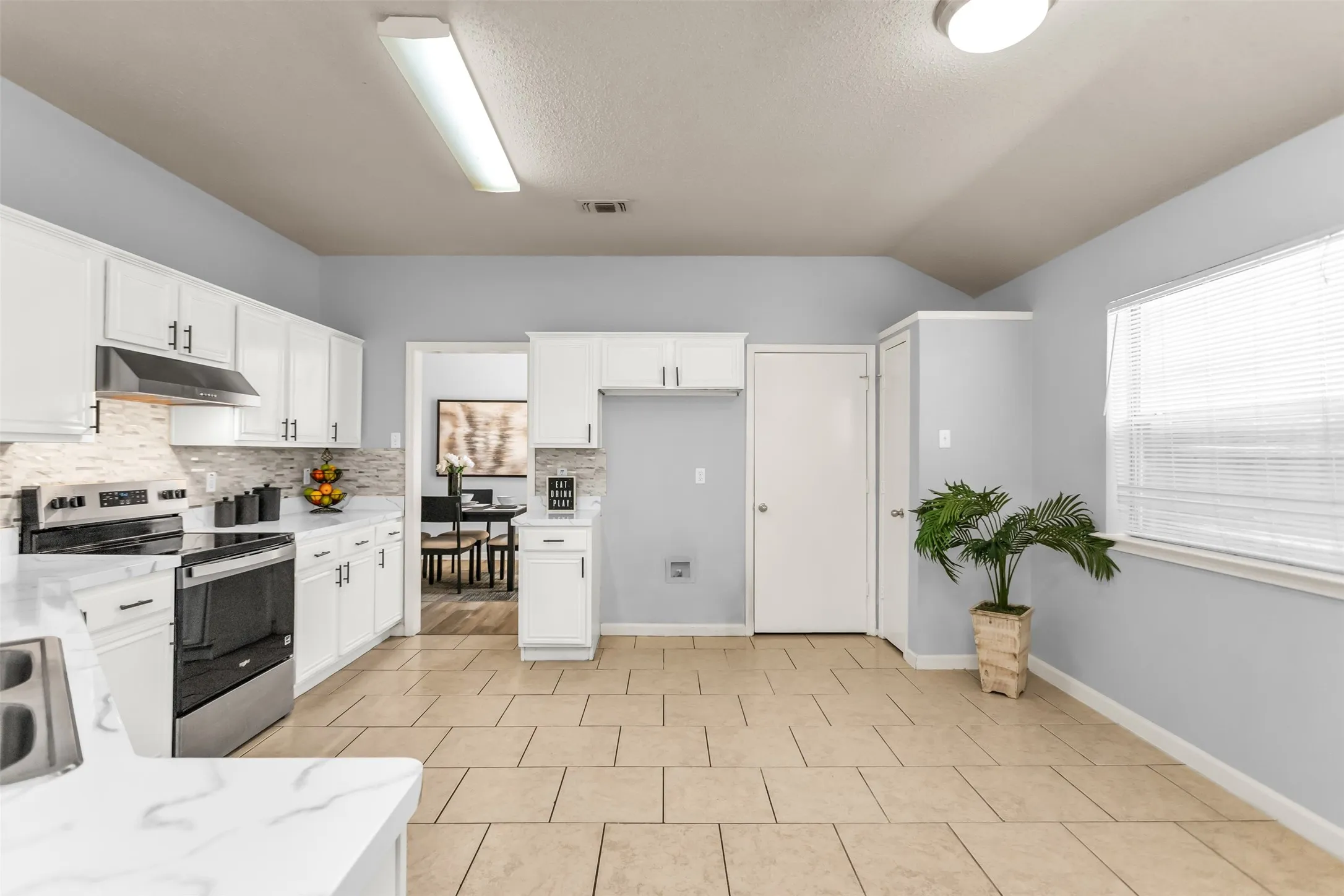 Single Family Residence For Sale in Dallas County , 515 Alameda Avenue, Duncanville, Texas 75137, 3 Bedroom, 2 Bathroom, 2 Garage spaces, 1,824 Sqft, built in 1997, mls#21371693, Real Estate Agent in Duncanville, Homes For Sale in Dallas county, Homes For Sale in Duncanville, Realtor in Duncanville Texas, Real Estate Brokerage Independent Realty Texas, Luminita Cordes Realtor