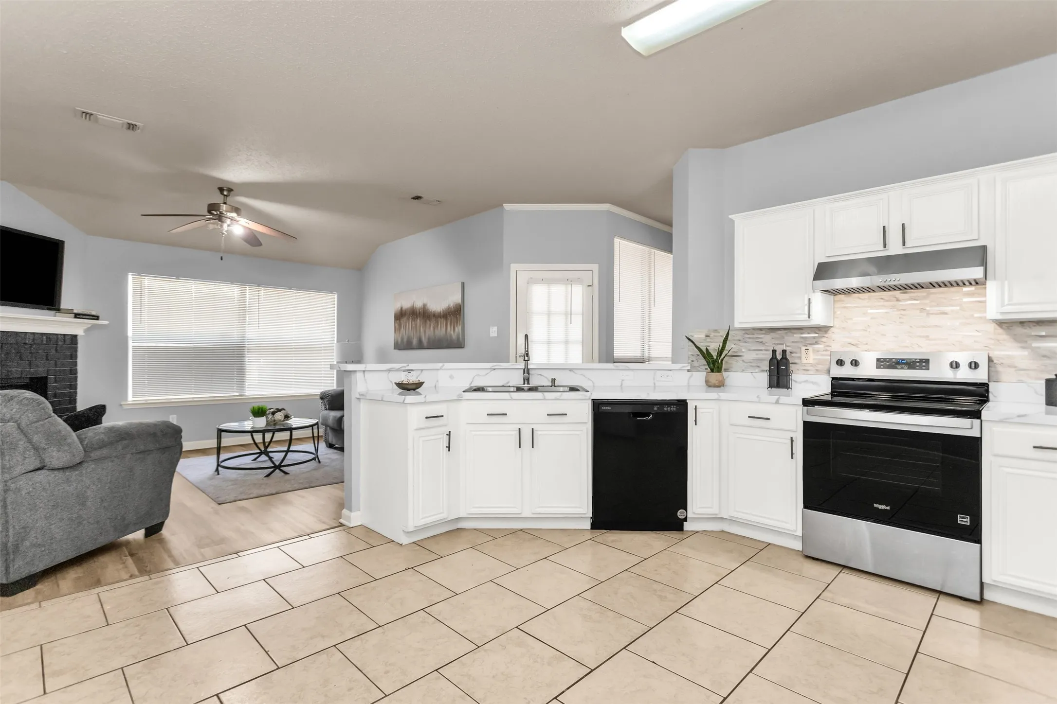 Single Family Residence For Sale in Dallas County , 515 Alameda Avenue, Duncanville, Texas 75137, 3 Bedroom, 2 Bathroom, 2 Garage spaces, 1,824 Sqft, built in 1997, mls#21371693, Real Estate Agent in Duncanville, Homes For Sale in Dallas county, Homes For Sale in Duncanville, Realtor in Duncanville Texas, Real Estate Brokerage Independent Realty Texas, Luminita Cordes Realtor