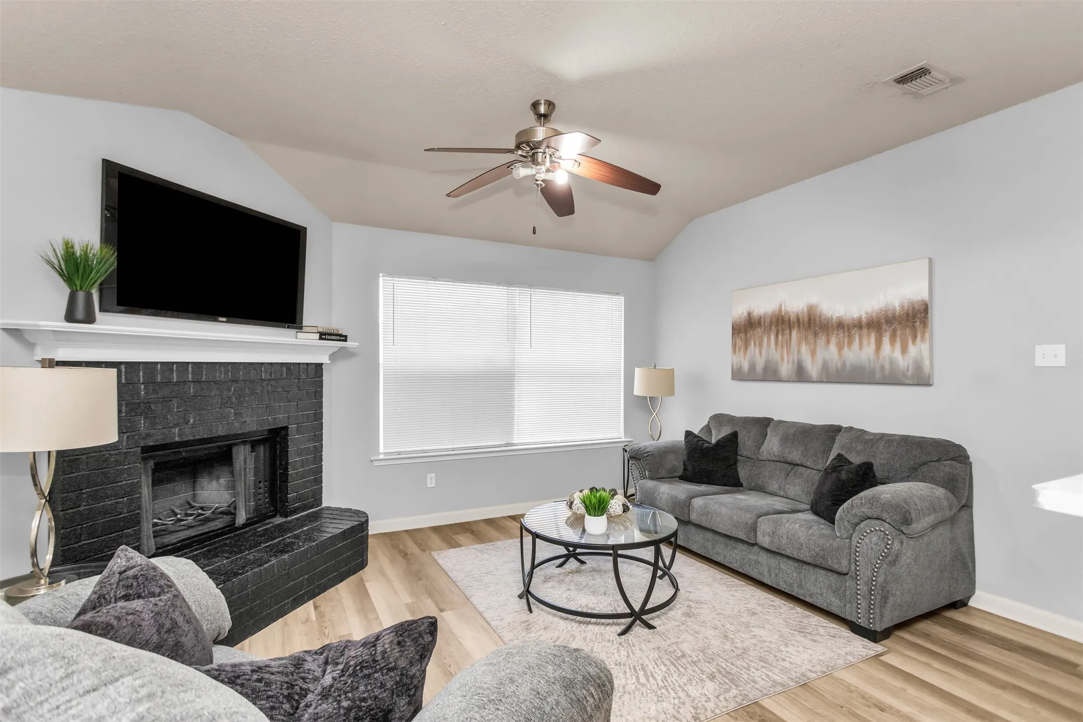 Single Family Residence For Sale in Dallas County , 515 Alameda Avenue, Duncanville, Texas 75137, 3 Bedroom, 2 Bathroom, 2 Garage spaces, 1,824 Sqft, built in 1997, mls#21371693, Real Estate Agent in Duncanville, Homes For Sale in Dallas county, Homes For Sale in Duncanville, Realtor in Duncanville Texas, Real Estate Brokerage Independent Realty Texas, Luminita Cordes Realtor
