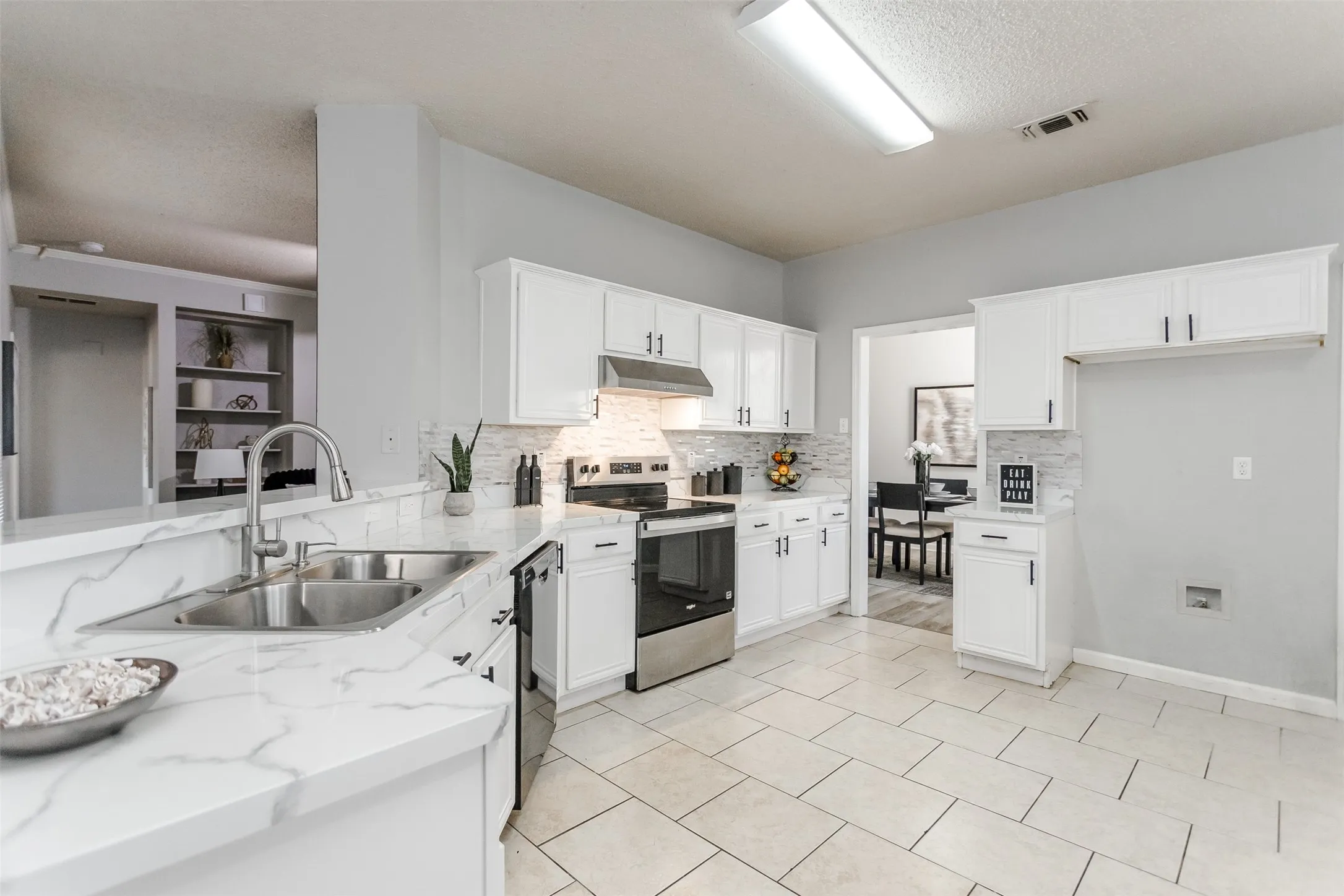Single Family Residence For Sale in Dallas County , 515 Alameda Avenue, Duncanville, Texas 75137, 3 Bedroom, 2 Bathroom, 2 Garage spaces, 1,824 Sqft, built in 1997, mls#21371693, Real Estate Agent in Duncanville, Homes For Sale in Dallas county, Homes For Sale in Duncanville, Realtor in Duncanville Texas, Real Estate Brokerage Independent Realty Texas, Luminita Cordes Realtor