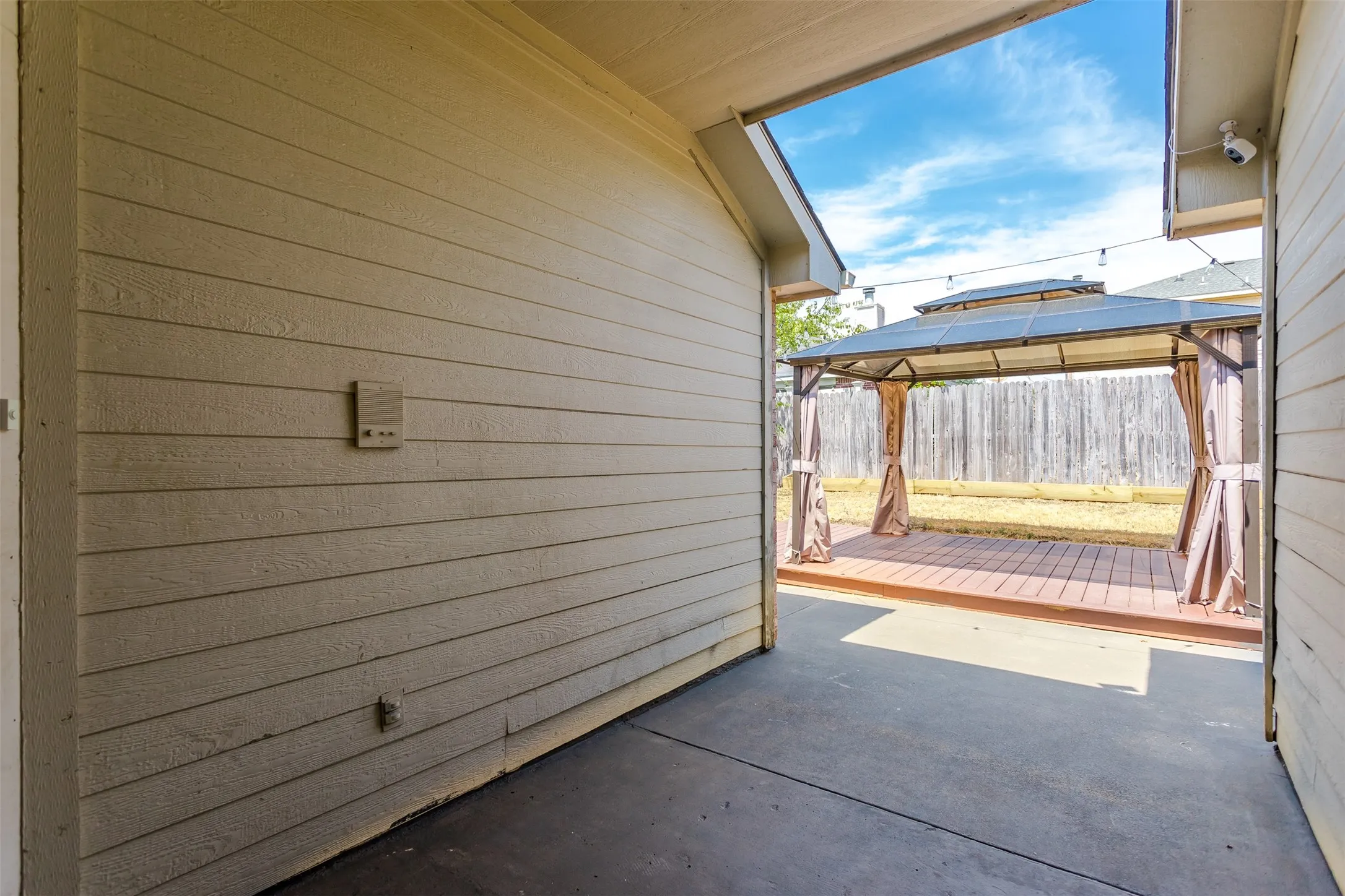Single Family Residence For Sale in Dallas County , 515 Alameda Avenue, Duncanville, Texas 75137, 3 Bedroom, 2 Bathroom, 2 Garage spaces, 1,824 Sqft, built in 1997, mls#21371693, Real Estate Agent in Duncanville, Homes For Sale in Dallas county, Homes For Sale in Duncanville, Realtor in Duncanville Texas, Real Estate Brokerage Independent Realty Texas, Luminita Cordes Realtor