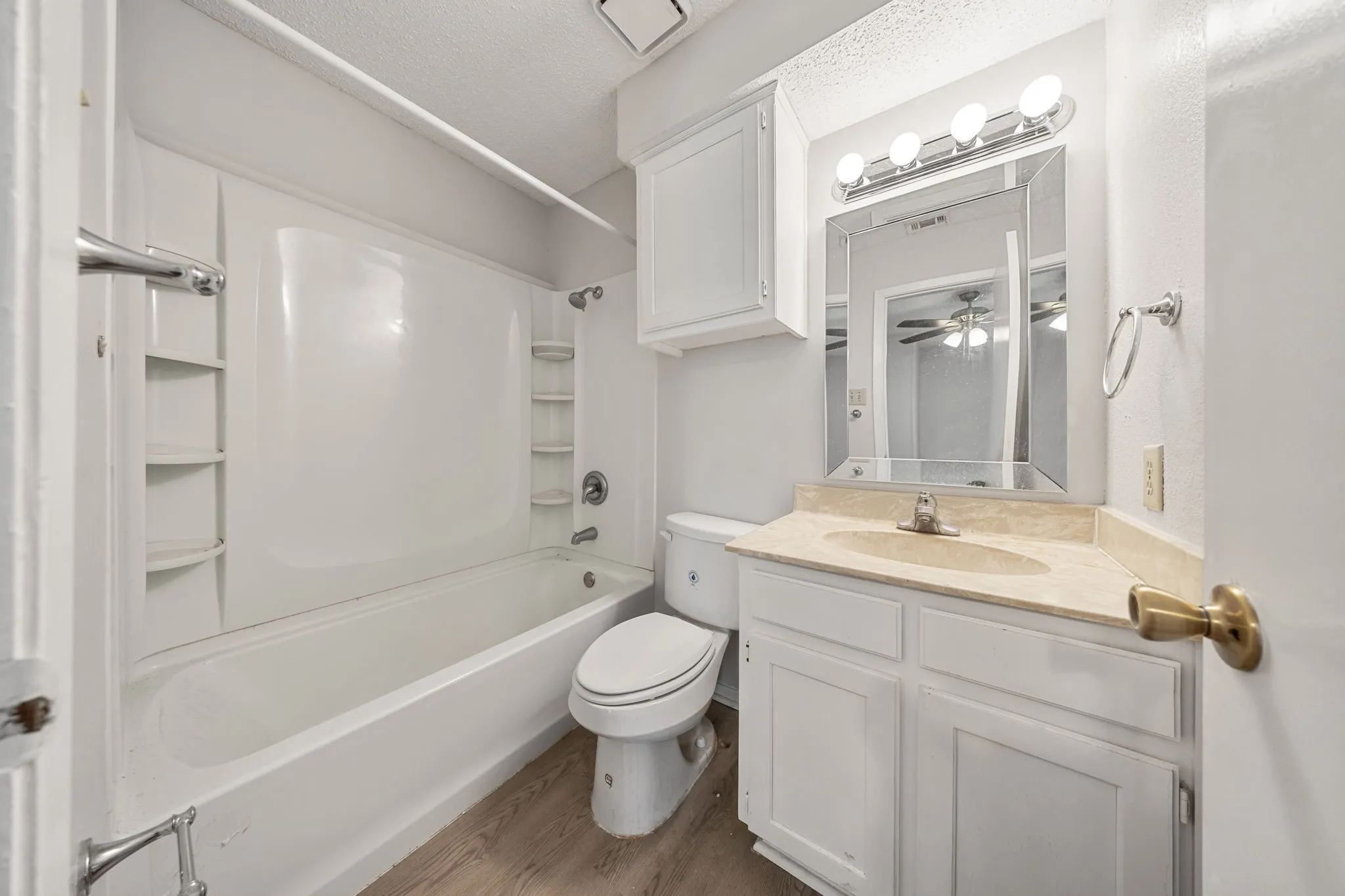Townhouse For Rent in Denton County , 929 W Hickory Street A4, Denton, Texas 76201, 2 Bedroom, 3 Bathroom, Garage spaces, 1,047 Sqft, built in 1985, mls#21366612, Real Estate Agent in Denton, Homes For Rent in Denton county, Homes For Rent in Denton, Realtor in Denton Texas, Real Estate Brokerage Independent Realty Texas, Luminita Cordes Realtor