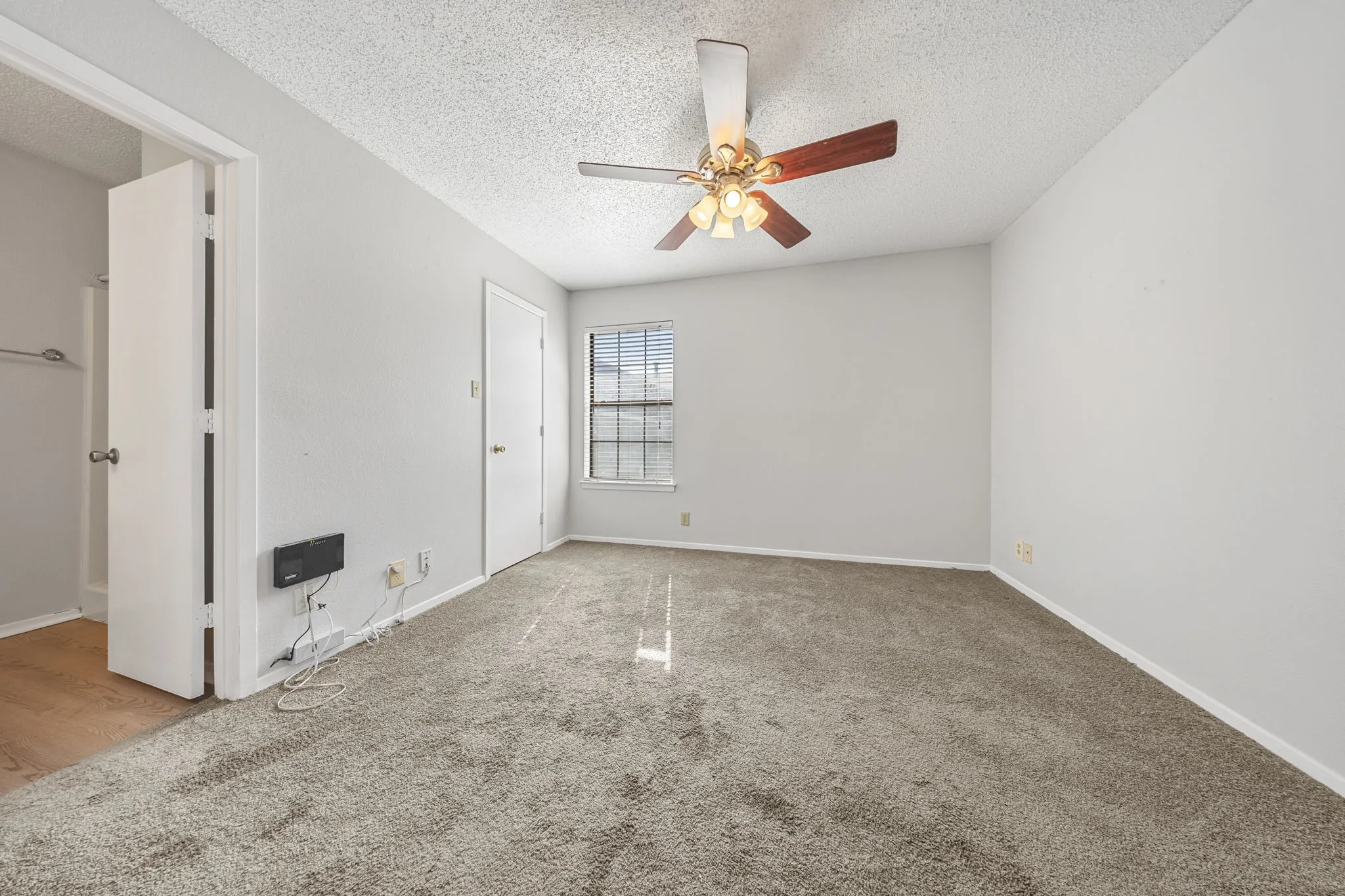 Townhouse For Rent in Denton County , 929 W Hickory Street A4, Denton, Texas 76201, 2 Bedroom, 3 Bathroom, Garage spaces, 1,047 Sqft, built in 1985, mls#21366612, Real Estate Agent in Denton, Homes For Rent in Denton county, Homes For Rent in Denton, Realtor in Denton Texas, Real Estate Brokerage Independent Realty Texas, Luminita Cordes Realtor