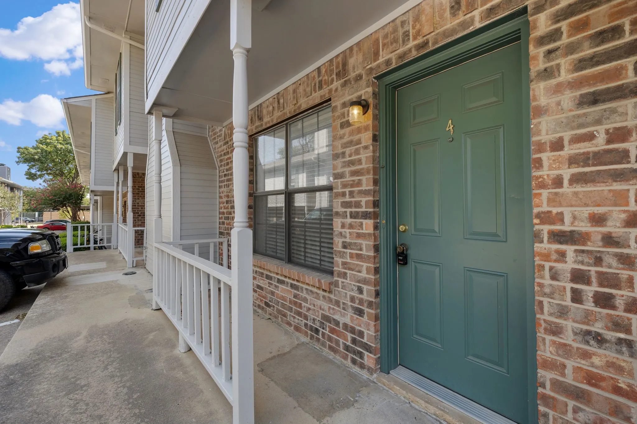 Townhouse For Rent in Denton County , 929 W Hickory Street A4, Denton, Texas 76201, 2 Bedroom, 3 Bathroom, Garage spaces, 1,047 Sqft, built in 1985, mls#21366612, Real Estate Agent in Denton, Homes For Rent in Denton county, Homes For Rent in Denton, Realtor in Denton Texas, Real Estate Brokerage Independent Realty Texas, Luminita Cordes Realtor