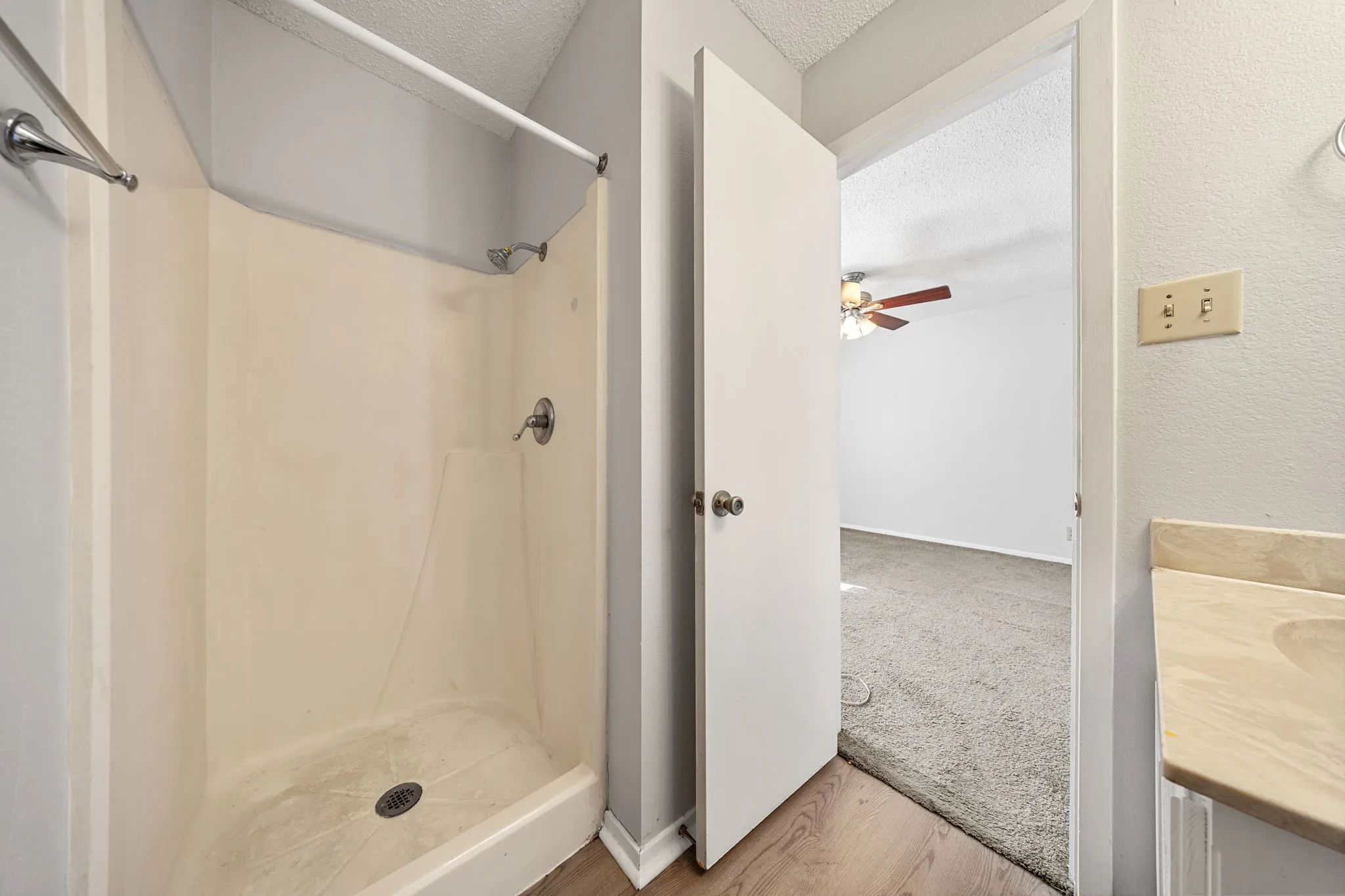Townhouse For Rent in Denton County , 929 W Hickory Street A4, Denton, Texas 76201, 2 Bedroom, 3 Bathroom, Garage spaces, 1,047 Sqft, built in 1985, mls#21366612, Real Estate Agent in Denton, Homes For Rent in Denton county, Homes For Rent in Denton, Realtor in Denton Texas, Real Estate Brokerage Independent Realty Texas, Luminita Cordes Realtor