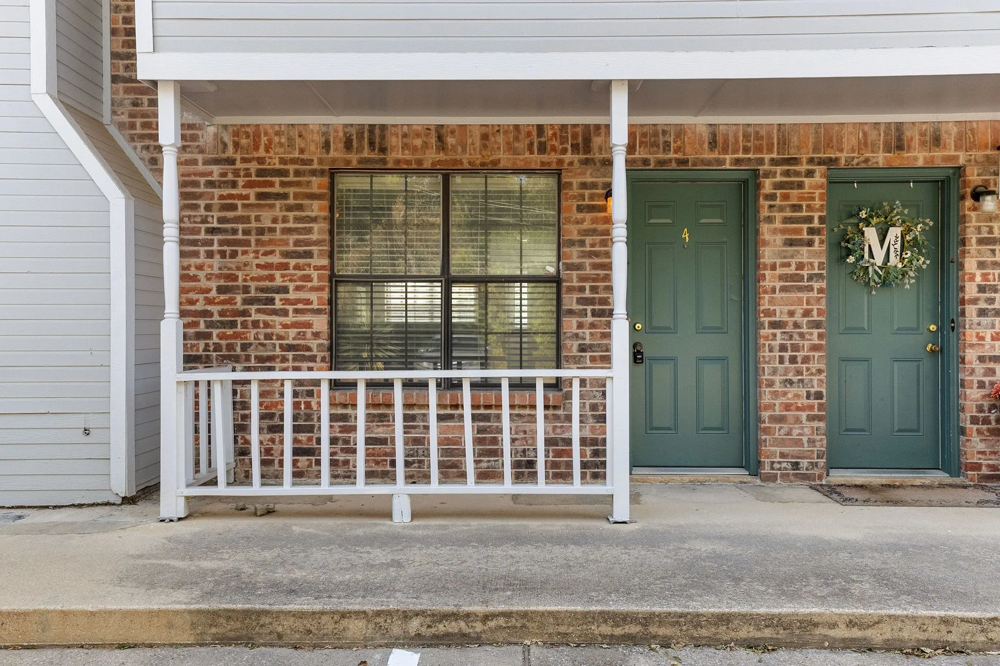 Townhouse For Rent in Denton County , 929 W Hickory Street A4, Denton, Texas 76201, 2 Bedroom, 3 Bathroom, Garage spaces, 1,047 Sqft, built in 1985, mls#21366612, Real Estate Agent in Denton, Homes For Rent in Denton county, Homes For Rent in Denton, Realtor in Denton Texas, Real Estate Brokerage Independent Realty Texas, Luminita Cordes Realtor