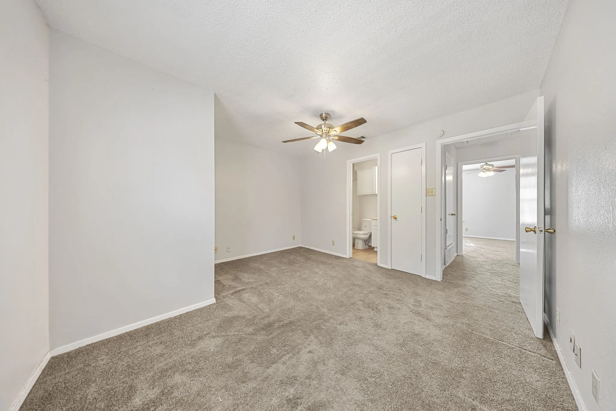 Townhouse For Rent in Denton County , 929 W Hickory Street A4, Denton, Texas 76201, 2 Bedroom, 3 Bathroom, Garage spaces, 1,047 Sqft, built in 1985, mls#21366612, Real Estate Agent in Denton, Homes For Rent in Denton county, Homes For Rent in Denton, Realtor in Denton Texas, Real Estate Brokerage Independent Realty Texas, Luminita Cordes Realtor