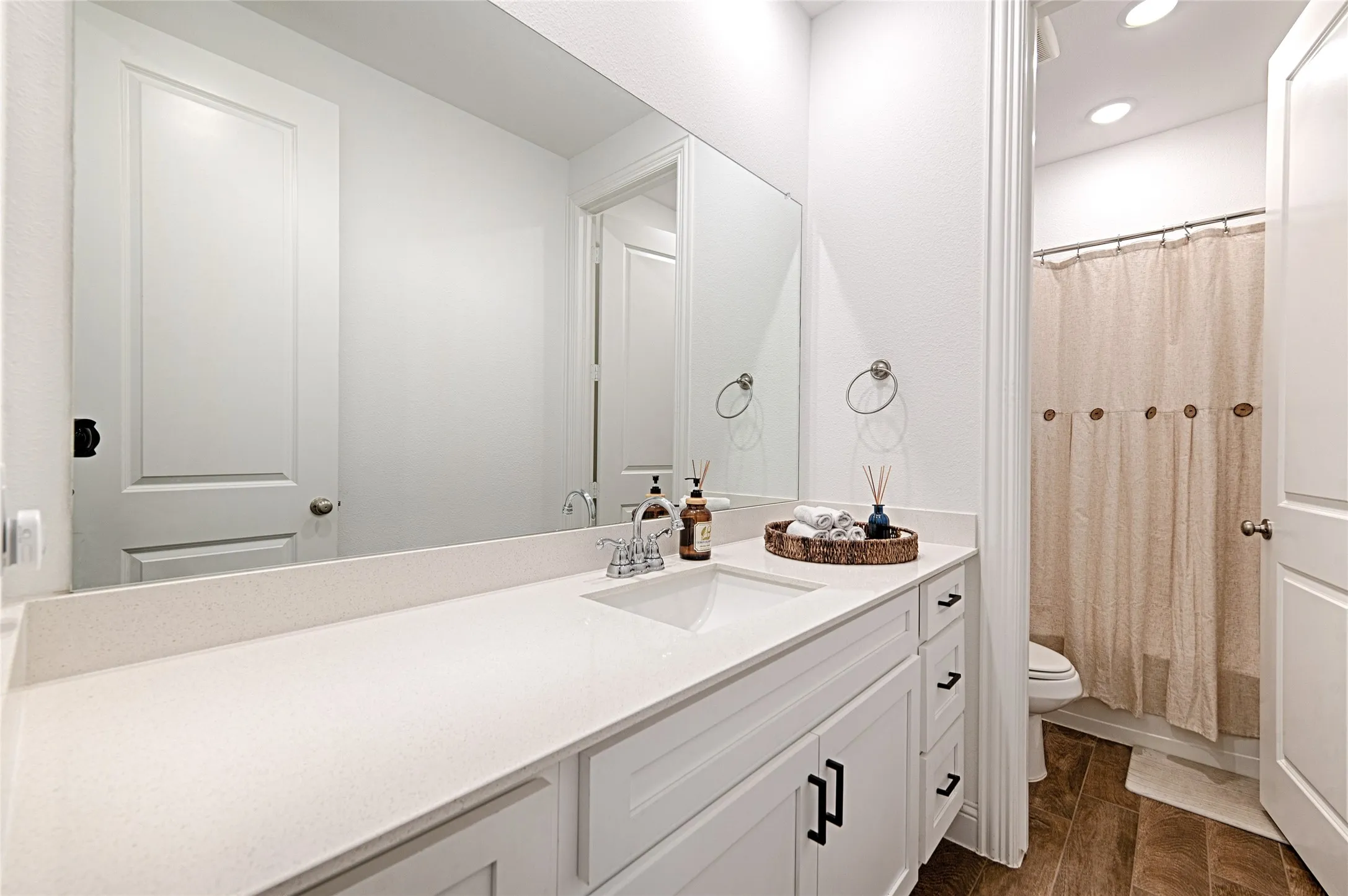 Single Family Residence For Rent in Collin County , 204 Tartane Drive, Anna, Texas 75409, 3 Bedroom, 2 Bathroom, 2 Garage spaces, 1,799 Sqft, built in 2023, mls#21371262, Real Estate Agent in Anna, Homes For Rent in Collin county, Homes For Rent in Anna, Realtor in Anna Texas, Real Estate Brokerage Independent Realty Texas, Luminita Cordes Realtor