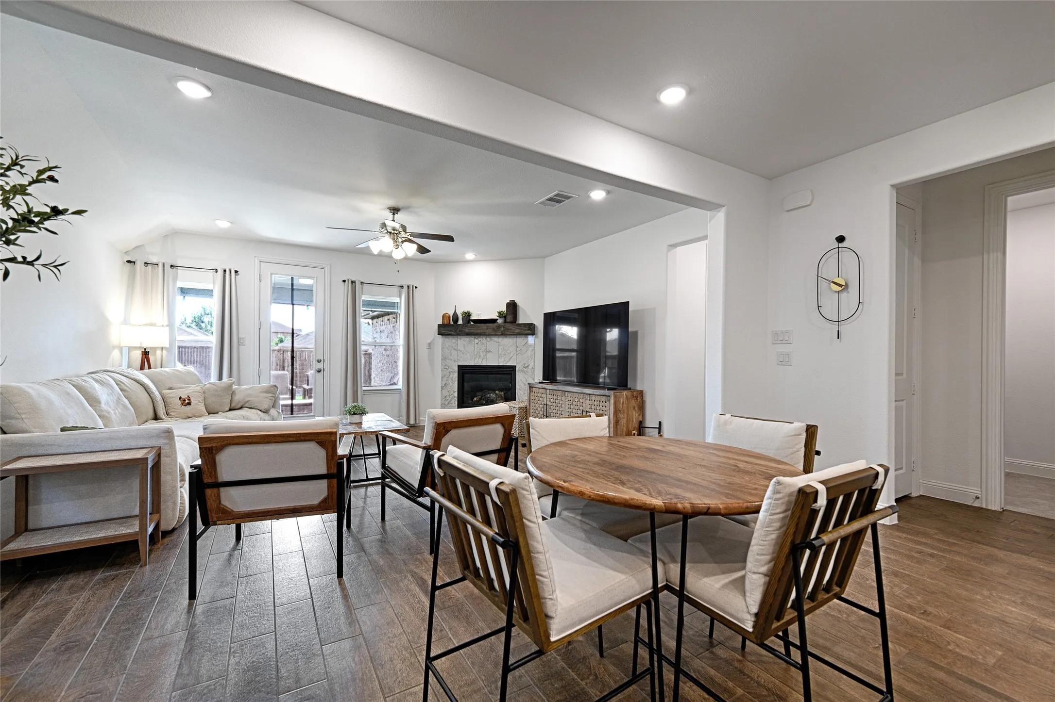 Single Family Residence For Rent in Collin County , 204 Tartane Drive, Anna, Texas 75409, 3 Bedroom, 2 Bathroom, 2 Garage spaces, 1,799 Sqft, built in 2023, mls#21371262, Real Estate Agent in Anna, Homes For Rent in Collin county, Homes For Rent in Anna, Realtor in Anna Texas, Real Estate Brokerage Independent Realty Texas, Luminita Cordes Realtor