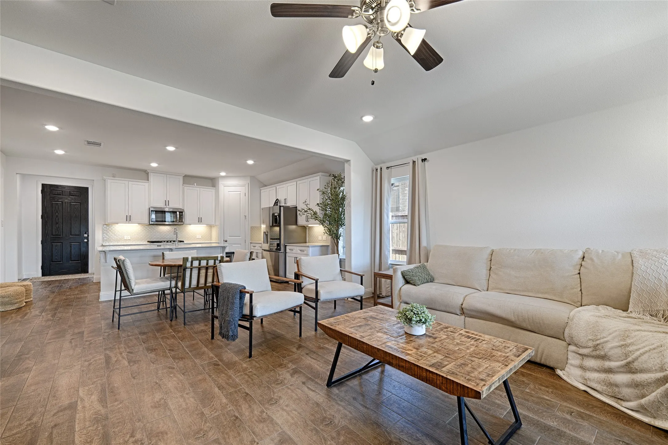 Single Family Residence For Rent in Collin County , 204 Tartane Drive, Anna, Texas 75409, 3 Bedroom, 2 Bathroom, 2 Garage spaces, 1,799 Sqft, built in 2023, mls#21371262, Real Estate Agent in Anna, Homes For Rent in Collin county, Homes For Rent in Anna, Realtor in Anna Texas, Real Estate Brokerage Independent Realty Texas, Luminita Cordes Realtor