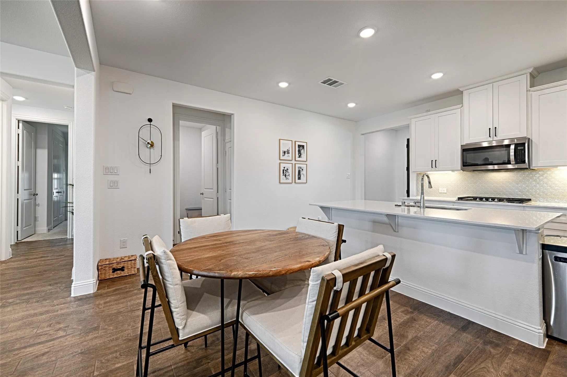 Single Family Residence For Rent in Collin County , 204 Tartane Drive, Anna, Texas 75409, 3 Bedroom, 2 Bathroom, 2 Garage spaces, 1,799 Sqft, built in 2023, mls#21371262, Real Estate Agent in Anna, Homes For Rent in Collin county, Homes For Rent in Anna, Realtor in Anna Texas, Real Estate Brokerage Independent Realty Texas, Luminita Cordes Realtor