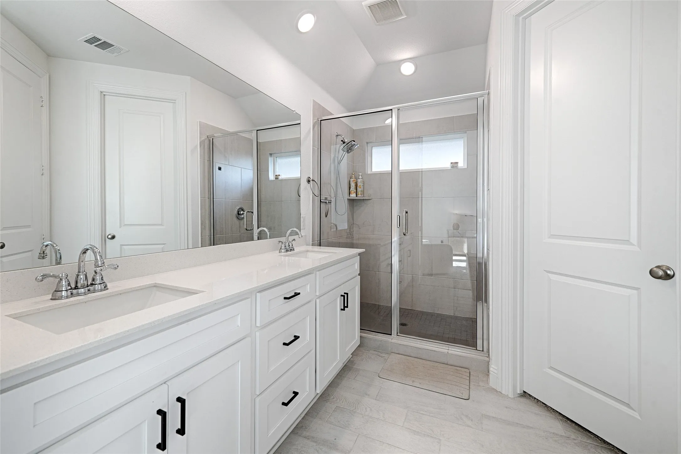 Single Family Residence For Rent in Collin County , 204 Tartane Drive, Anna, Texas 75409, 3 Bedroom, 2 Bathroom, 2 Garage spaces, 1,799 Sqft, built in 2023, mls#21371262, Real Estate Agent in Anna, Homes For Rent in Collin county, Homes For Rent in Anna, Realtor in Anna Texas, Real Estate Brokerage Independent Realty Texas, Luminita Cordes Realtor