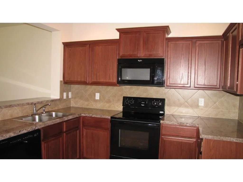 Townhouse For Rent in Tarrant County , 6820 Carrington Lane, Fort Worth, Texas 76137, 2 Bedroom, 3 Bathroom, 2 Garage spaces, 1,491 Sqft, built in 2013, mls#21371323, Real Estate Agent in Fort Worth, Homes For Rent in Tarrant county, Homes For Rent in Fort Worth, Realtor in Fort Worth Texas, Real Estate Brokerage Independent Realty Texas, Luminita Cordes Realtor