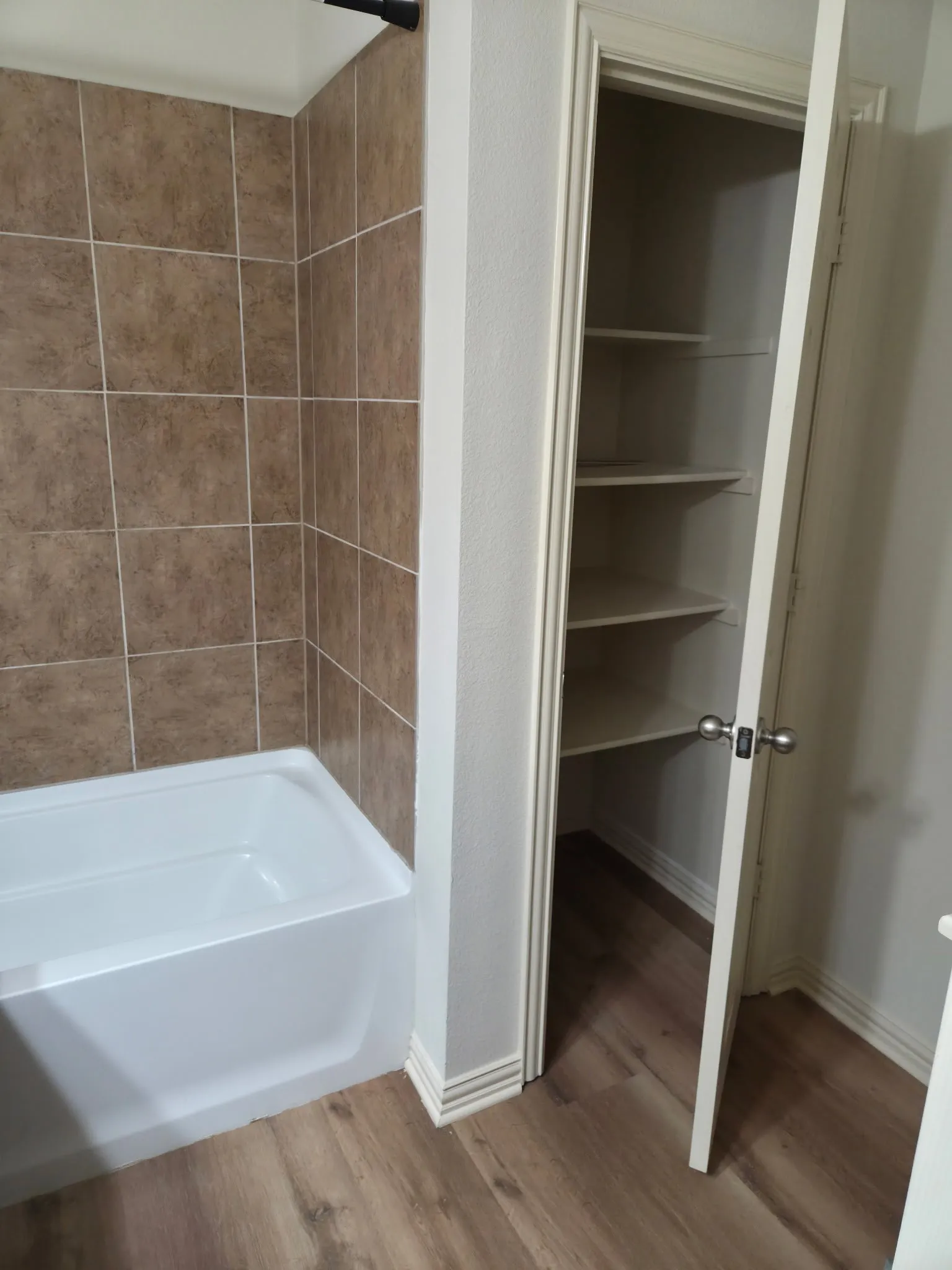 Townhouse For Rent in Tarrant County , 6820 Carrington Lane, Fort Worth, Texas 76137, 2 Bedroom, 3 Bathroom, 2 Garage spaces, 1,491 Sqft, built in 2013, mls#21371323, Real Estate Agent in Fort Worth, Homes For Rent in Tarrant county, Homes For Rent in Fort Worth, Realtor in Fort Worth Texas, Real Estate Brokerage Independent Realty Texas, Luminita Cordes Realtor