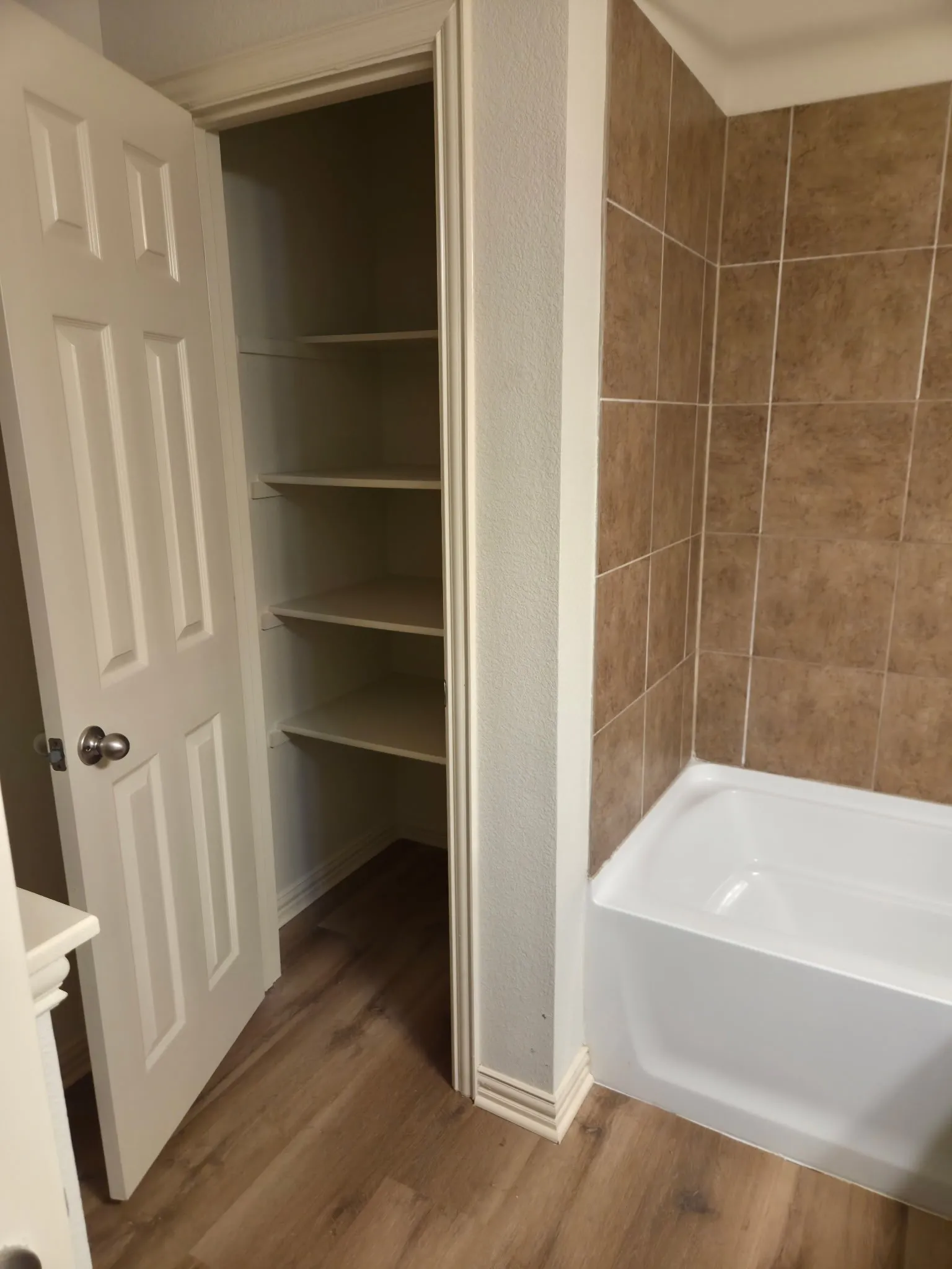 Townhouse For Rent in Tarrant County , 6820 Carrington Lane, Fort Worth, Texas 76137, 2 Bedroom, 3 Bathroom, 2 Garage spaces, 1,491 Sqft, built in 2013, mls#21371323, Real Estate Agent in Fort Worth, Homes For Rent in Tarrant county, Homes For Rent in Fort Worth, Realtor in Fort Worth Texas, Real Estate Brokerage Independent Realty Texas, Luminita Cordes Realtor