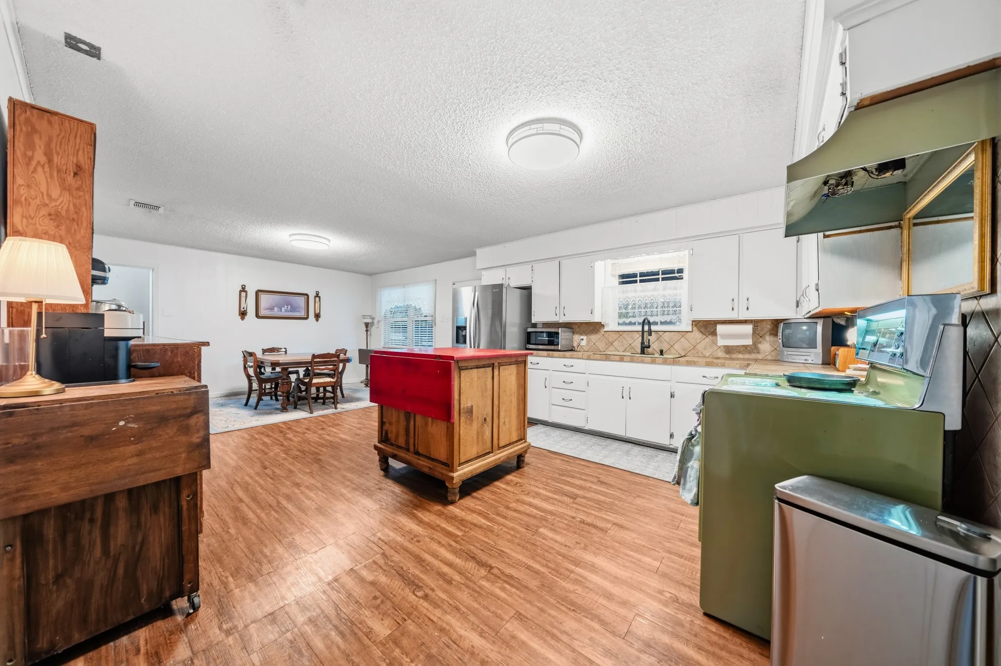 Single Family Residence For Sale in Mc Lennan County , 205 Rabbit Run, Woodway, Texas 76712, 3 Bedroom, 2 Bathroom, Garage spaces, 1,450 Sqft, built in 1955, mls#21371896, Real Estate Agent in Woodway, Homes For Sale in Mc Lennan county, Homes For Sale in Woodway, Realtor in Woodway Texas, Real Estate Brokerage Independent Realty Texas, Luminita Cordes Realtor