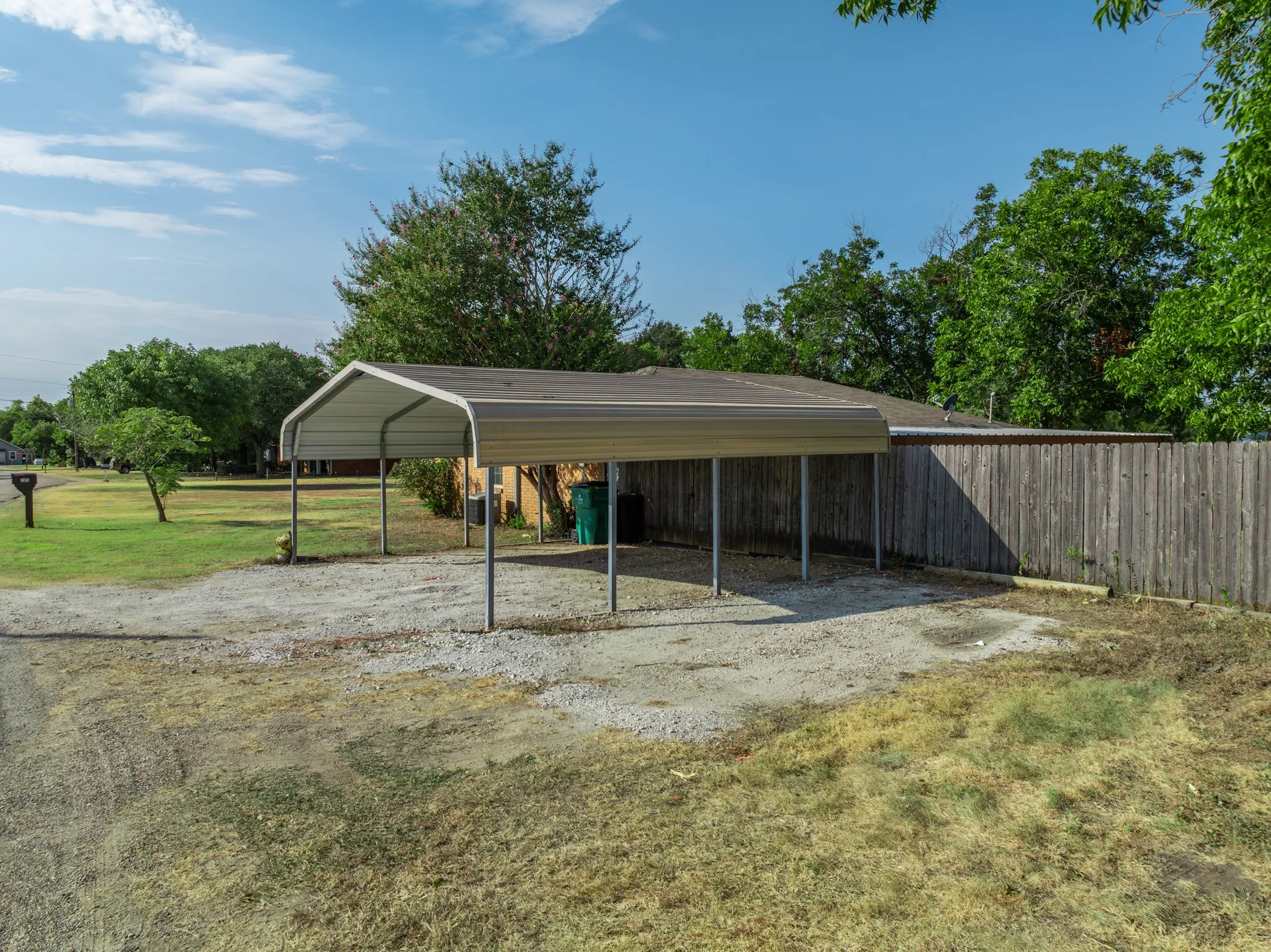 Single Family Residence For Sale in Mc Lennan County , 205 Rabbit Run, Woodway, Texas 76712, 3 Bedroom, 2 Bathroom, Garage spaces, 1,450 Sqft, built in 1955, mls#21371896, Real Estate Agent in Woodway, Homes For Sale in Mc Lennan county, Homes For Sale in Woodway, Realtor in Woodway Texas, Real Estate Brokerage Independent Realty Texas, Luminita Cordes Realtor