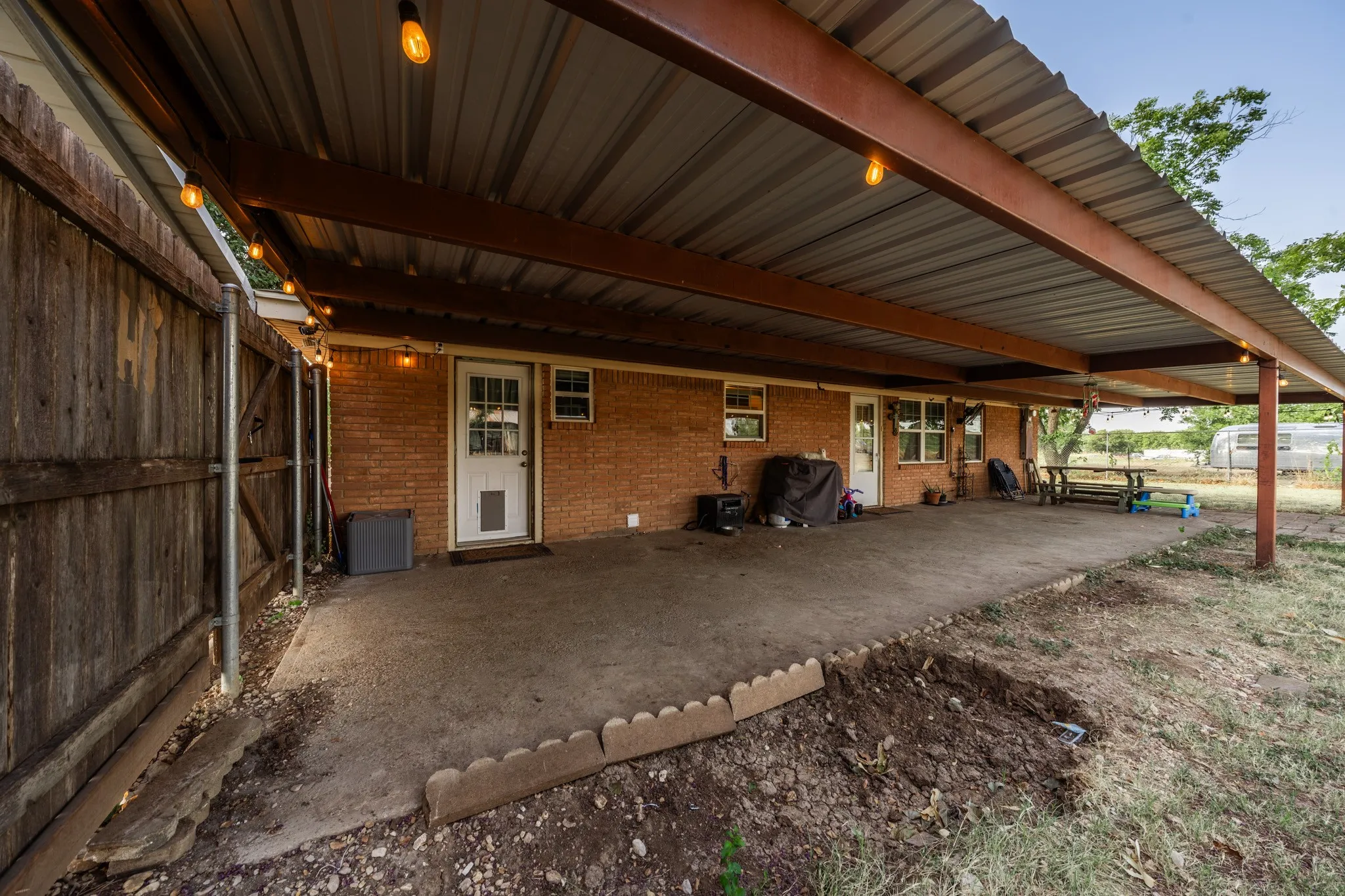 Single Family Residence For Sale in Mc Lennan County , 205 Rabbit Run, Woodway, Texas 76712, 3 Bedroom, 2 Bathroom, Garage spaces, 1,450 Sqft, built in 1955, mls#21371896, Real Estate Agent in Woodway, Homes For Sale in Mc Lennan county, Homes For Sale in Woodway, Realtor in Woodway Texas, Real Estate Brokerage Independent Realty Texas, Luminita Cordes Realtor