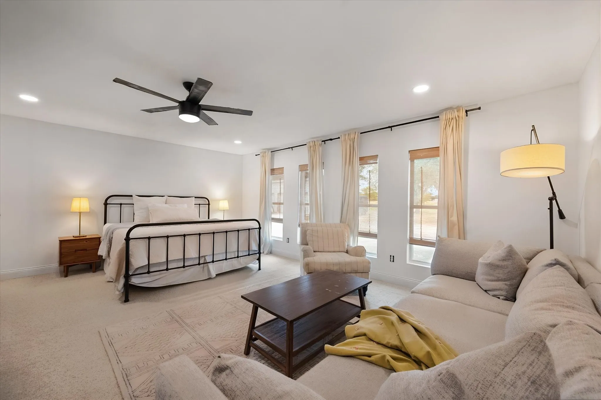 Primary bedroom has en suite bathroom and walk-in closet.