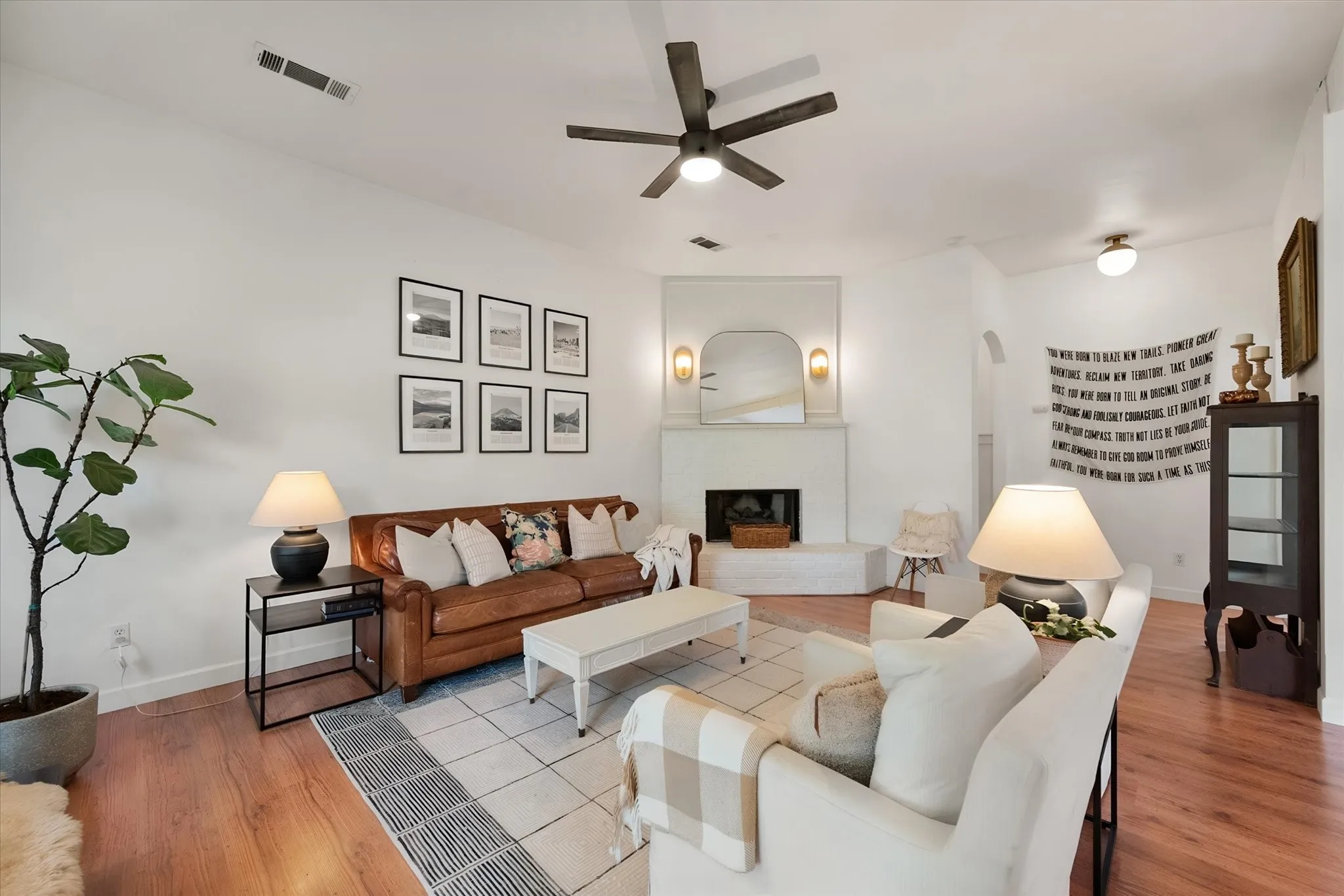 Single Family Residence For Sale in Wise County , 215 Red Baron Drive, Rhome, Texas 76078, 5 Bedroom, 5 Bathroom, 2 Garage spaces, 3,317 Sqft, built in 2002, mls#21370312, Real Estate Agent in Rhome, Homes For Sale in Wise county, Homes For Sale in Rhome, Realtor in Rhome Texas, Real Estate Brokerage Independent Realty Texas, Luminita Cordes Realtor