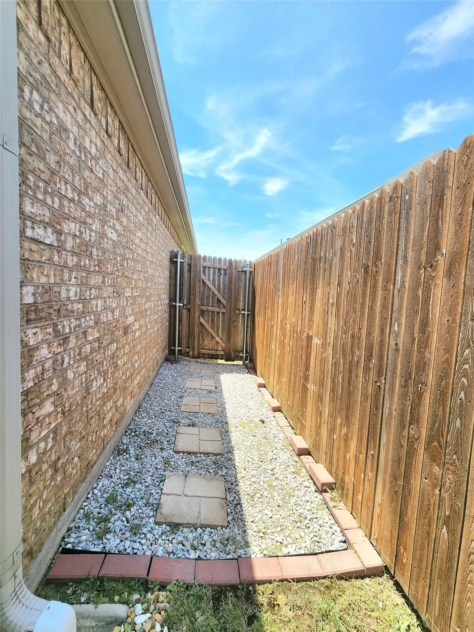 Single Family Residence For Sale in Kaufman County , 2126 Clarion Drive, Forney, Texas 75126, 4 Bedroom, 3 Bathroom, 2 Garage spaces, 2,224 Sqft, built in 2019, mls#21369023, Real Estate Agent in Forney, Homes For Sale in Kaufman county, Homes For Sale in Forney, Realtor in Forney Texas, Real Estate Brokerage Independent Realty Texas, Luminita Cordes Realtor
