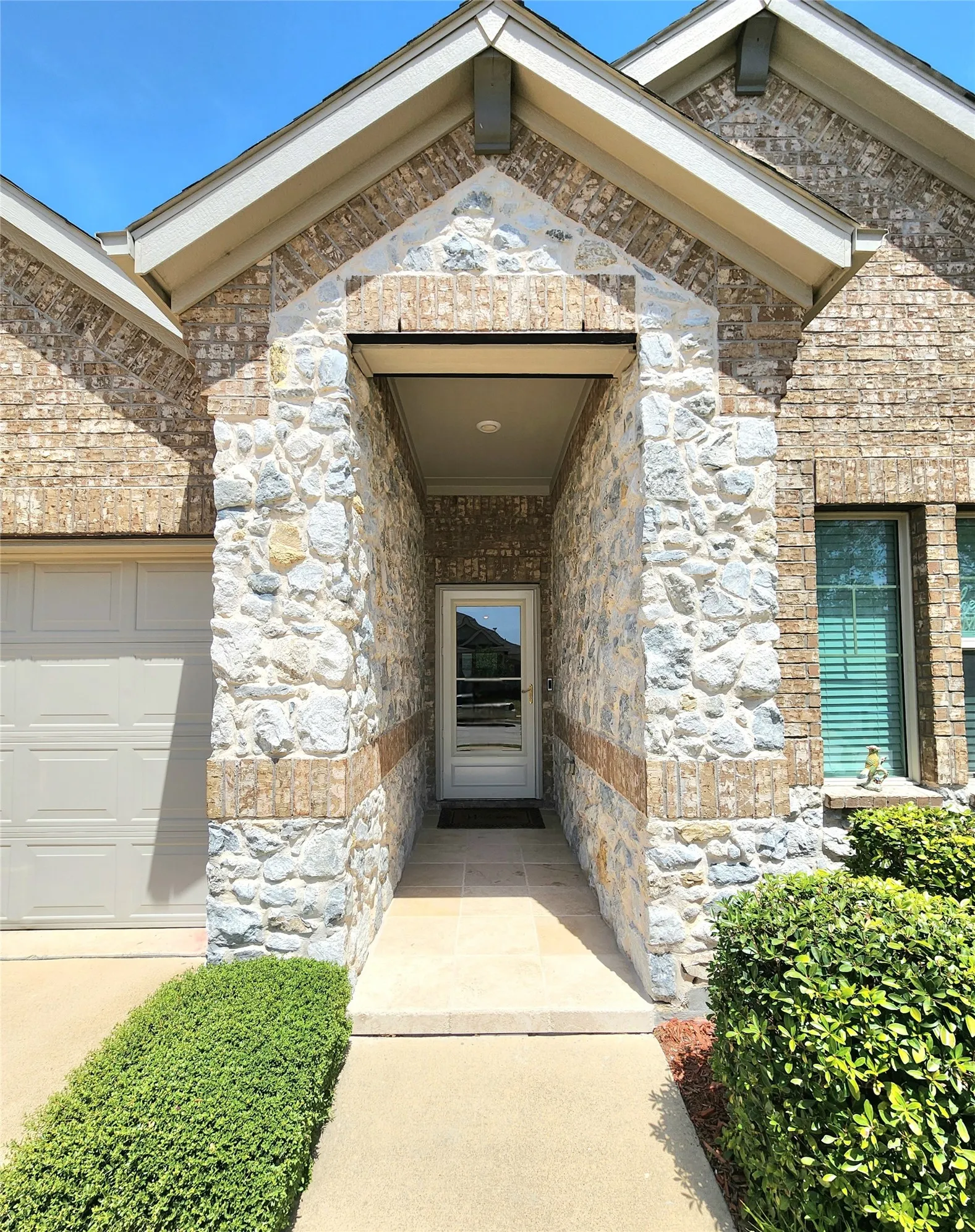 Single Family Residence For Sale in Kaufman County , 2126 Clarion Drive, Forney, Texas 75126, 4 Bedroom, 3 Bathroom, 2 Garage spaces, 2,224 Sqft, built in 2019, mls#21369023, Real Estate Agent in Forney, Homes For Sale in Kaufman county, Homes For Sale in Forney, Realtor in Forney Texas, Real Estate Brokerage Independent Realty Texas, Luminita Cordes Realtor