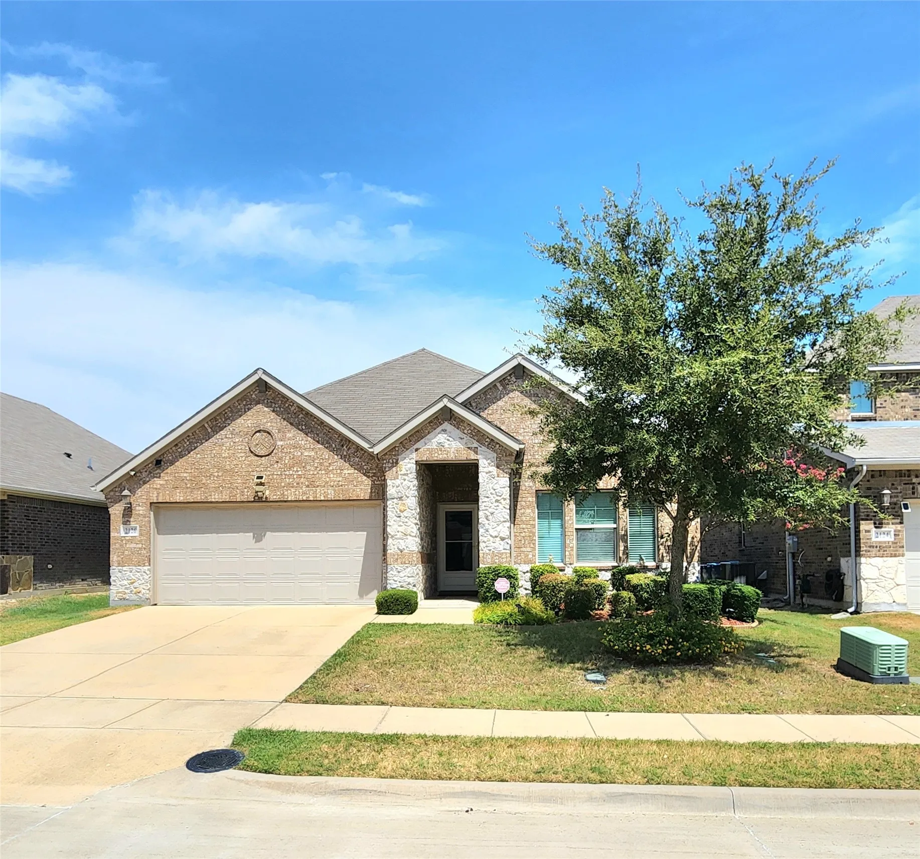 Single Family Residence For Sale in Kaufman County , 2126 Clarion Drive, Forney, Texas 75126, 4 Bedroom, 3 Bathroom, 2 Garage spaces, 2,224 Sqft, built in 2019, mls#21369023, Real Estate Agent in Forney, Homes For Sale in Kaufman county, Homes For Sale in Forney, Realtor in Forney Texas, Real Estate Brokerage Independent Realty Texas, Luminita Cordes Realtor