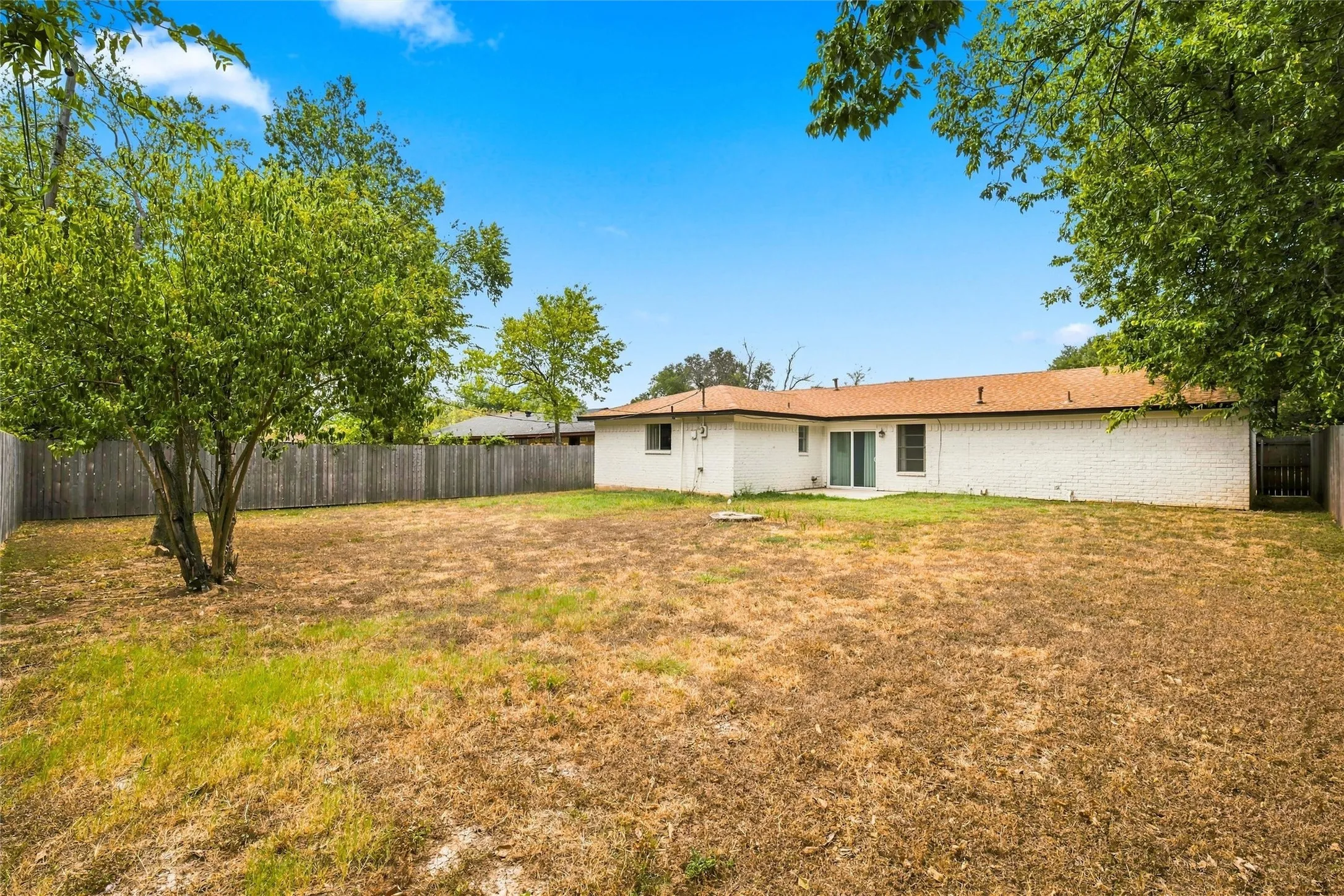 Single Family Residence For Sale in Mc Lennan County , 1113 Victoria Street, Bellmead, Texas 76705, 3 Bedroom, 2 Bathroom, 2 Garage spaces, 1,385 Sqft, built in 1972, mls#21362747, Real Estate Agent in Bellmead, Homes For Sale in Mc Lennan county, Homes For Sale in Bellmead, Realtor in Bellmead Texas, Real Estate Brokerage Independent Realty Texas, Luminita Cordes Realtor