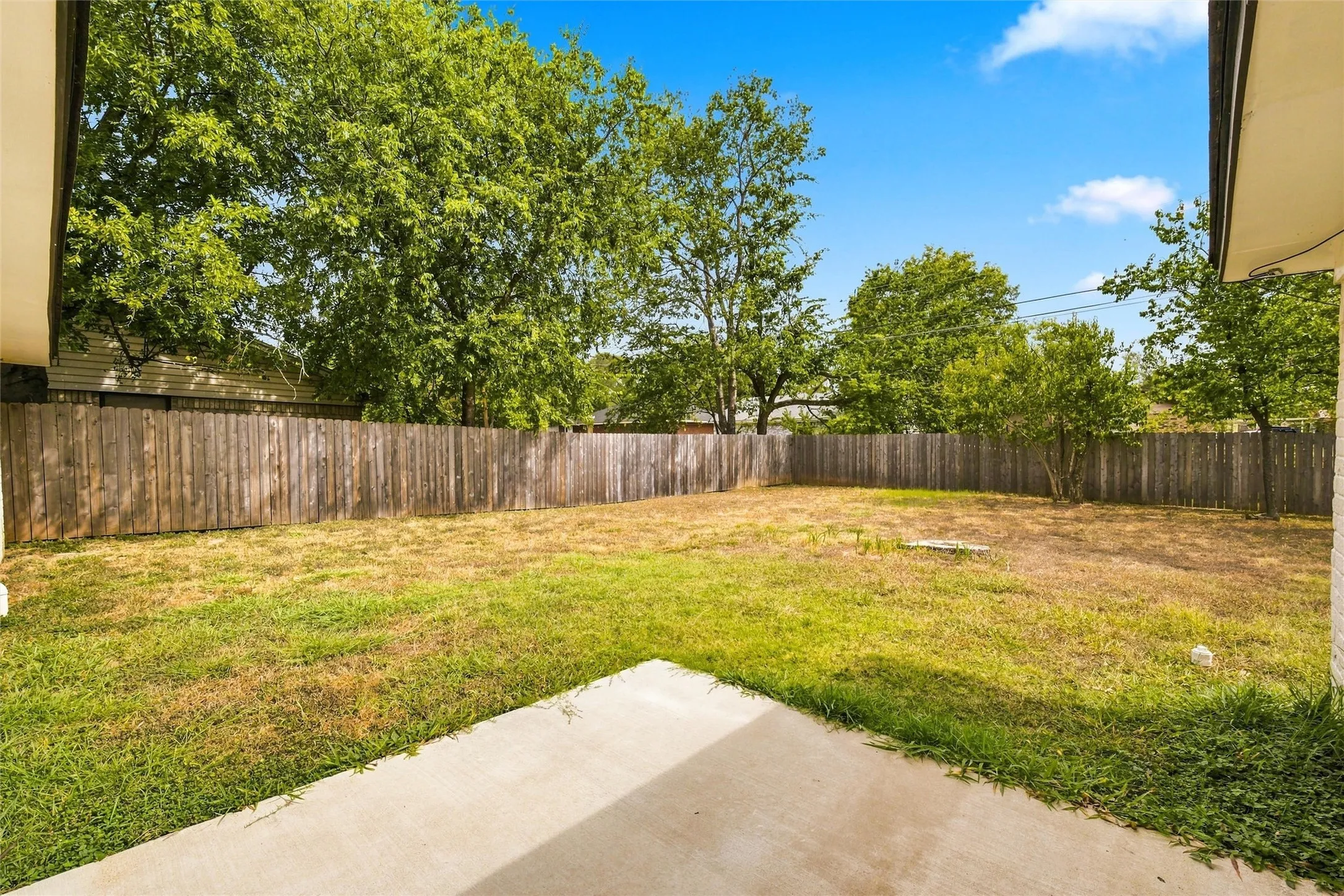 Single Family Residence For Sale in Mc Lennan County , 1113 Victoria Street, Bellmead, Texas 76705, 3 Bedroom, 2 Bathroom, 2 Garage spaces, 1,385 Sqft, built in 1972, mls#21362747, Real Estate Agent in Bellmead, Homes For Sale in Mc Lennan county, Homes For Sale in Bellmead, Realtor in Bellmead Texas, Real Estate Brokerage Independent Realty Texas, Luminita Cordes Realtor