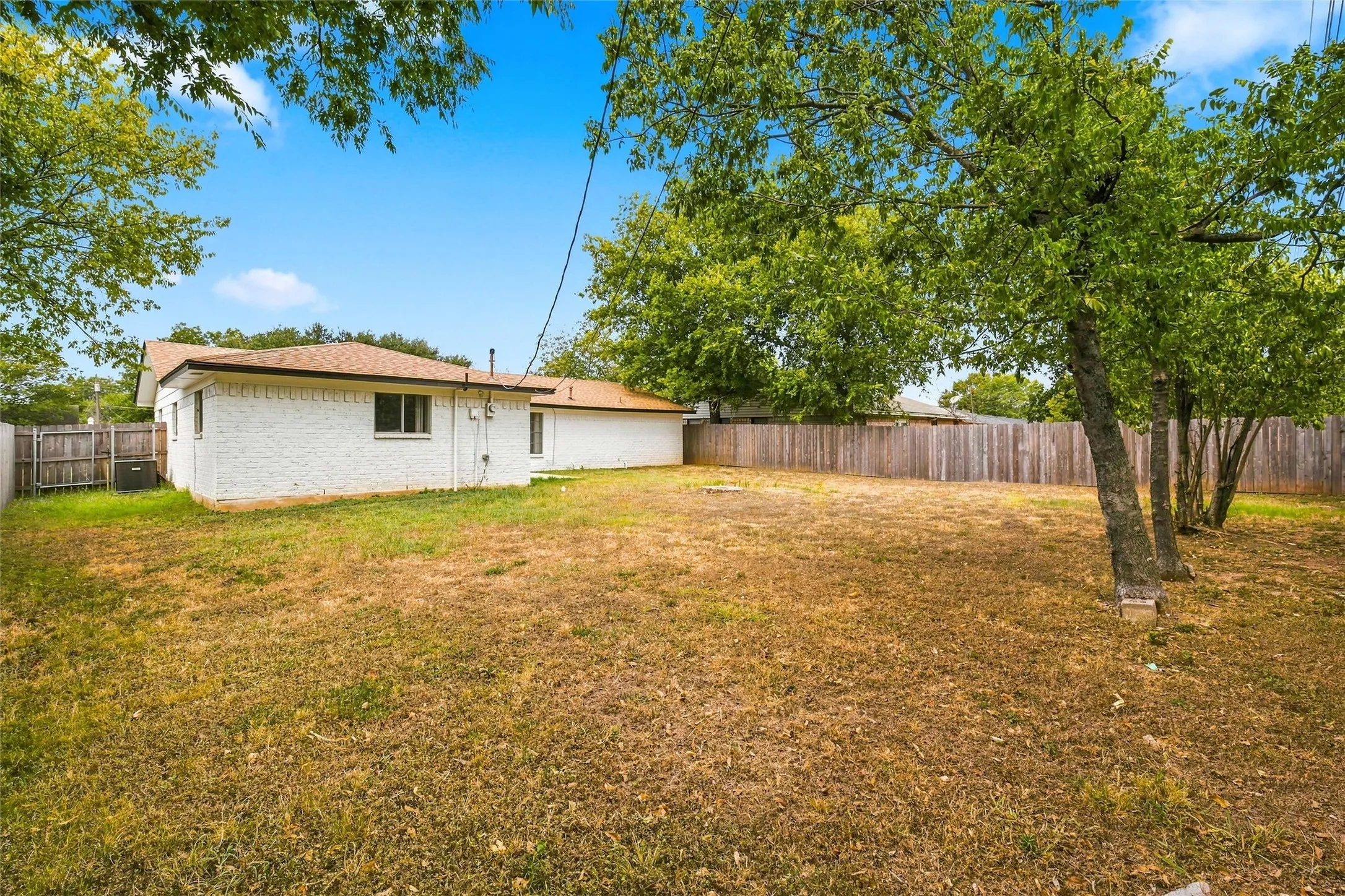 Single Family Residence For Sale in Mc Lennan County , 1113 Victoria Street, Bellmead, Texas 76705, 3 Bedroom, 2 Bathroom, 2 Garage spaces, 1,385 Sqft, built in 1972, mls#21362747, Real Estate Agent in Bellmead, Homes For Sale in Mc Lennan county, Homes For Sale in Bellmead, Realtor in Bellmead Texas, Real Estate Brokerage Independent Realty Texas, Luminita Cordes Realtor
