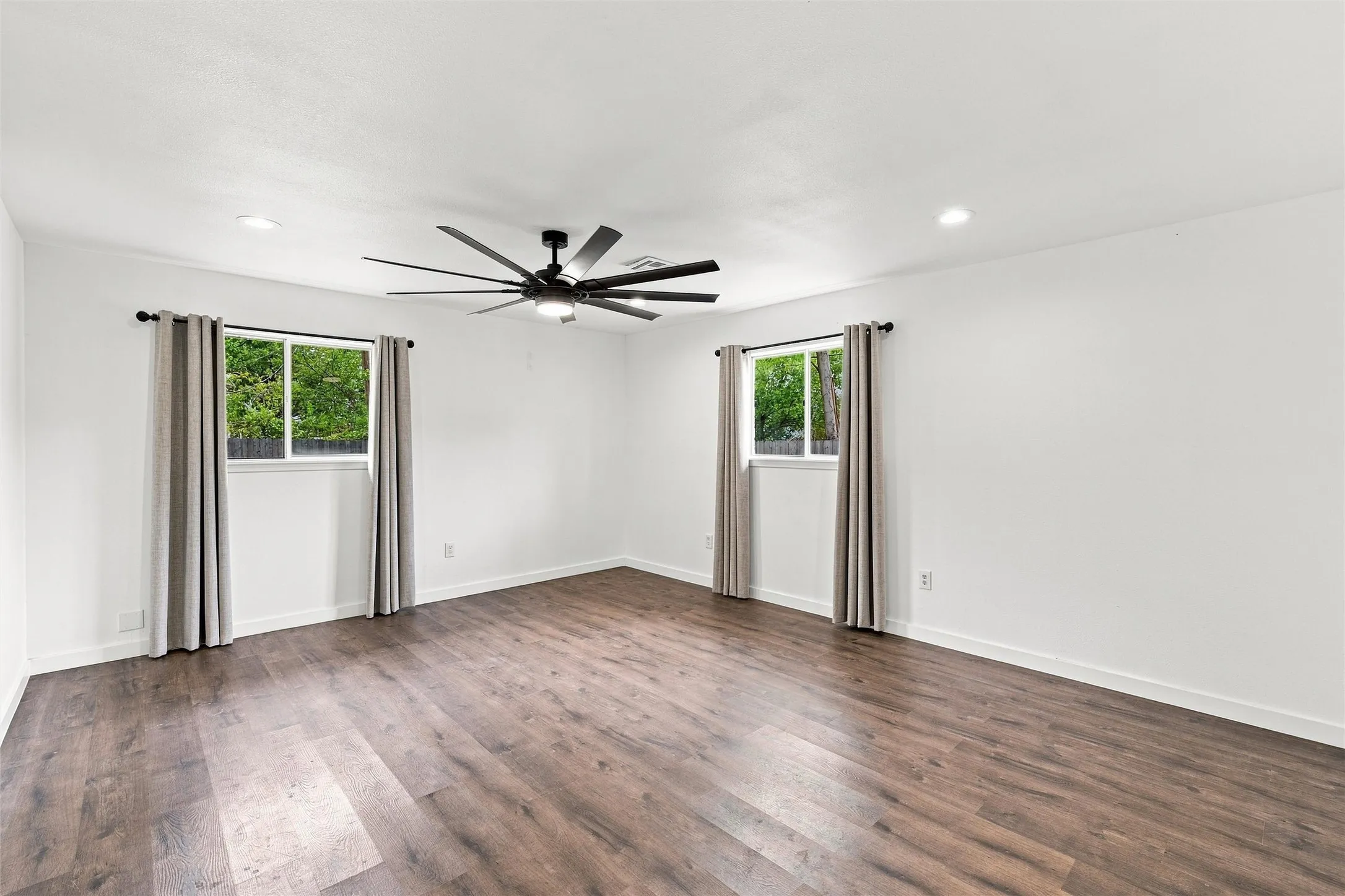 Single Family Residence For Sale in Mc Lennan County , 1113 Victoria Street, Bellmead, Texas 76705, 3 Bedroom, 2 Bathroom, 2 Garage spaces, 1,385 Sqft, built in 1972, mls#21362747, Real Estate Agent in Bellmead, Homes For Sale in Mc Lennan county, Homes For Sale in Bellmead, Realtor in Bellmead Texas, Real Estate Brokerage Independent Realty Texas, Luminita Cordes Realtor