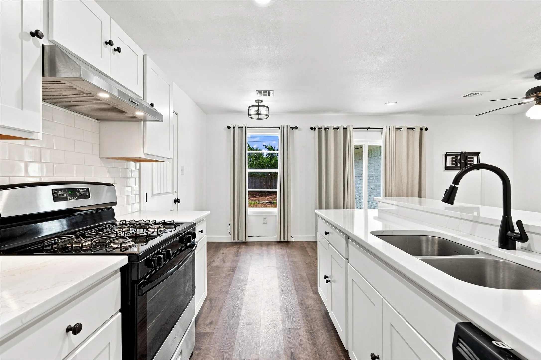 Single Family Residence For Sale in Mc Lennan County , 1113 Victoria Street, Bellmead, Texas 76705, 3 Bedroom, 2 Bathroom, 2 Garage spaces, 1,385 Sqft, built in 1972, mls#21362747, Real Estate Agent in Bellmead, Homes For Sale in Mc Lennan county, Homes For Sale in Bellmead, Realtor in Bellmead Texas, Real Estate Brokerage Independent Realty Texas, Luminita Cordes Realtor