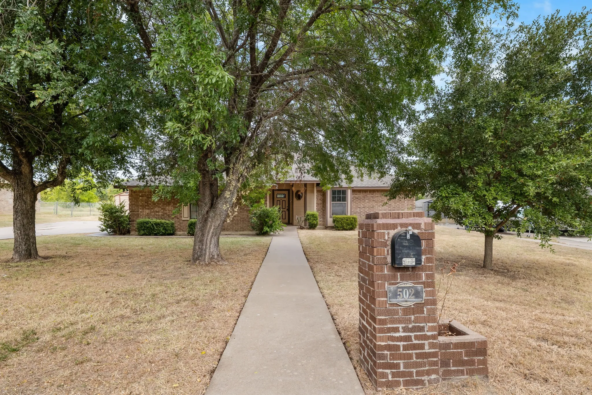 Single Family Residence For Sale in Mc Lennan County , 502 Celeste Drive, Robinson, Texas 76706, 3 Bedroom, 2 Bathroom, 2 Garage spaces, 1,529 Sqft, built in 1986, mls#21371611, Real Estate Agent in Robinson, Homes For Sale in Mc Lennan county, Homes For Sale in Robinson, Realtor in Robinson Texas, Real Estate Brokerage Independent Realty Texas, Luminita Cordes Realtor