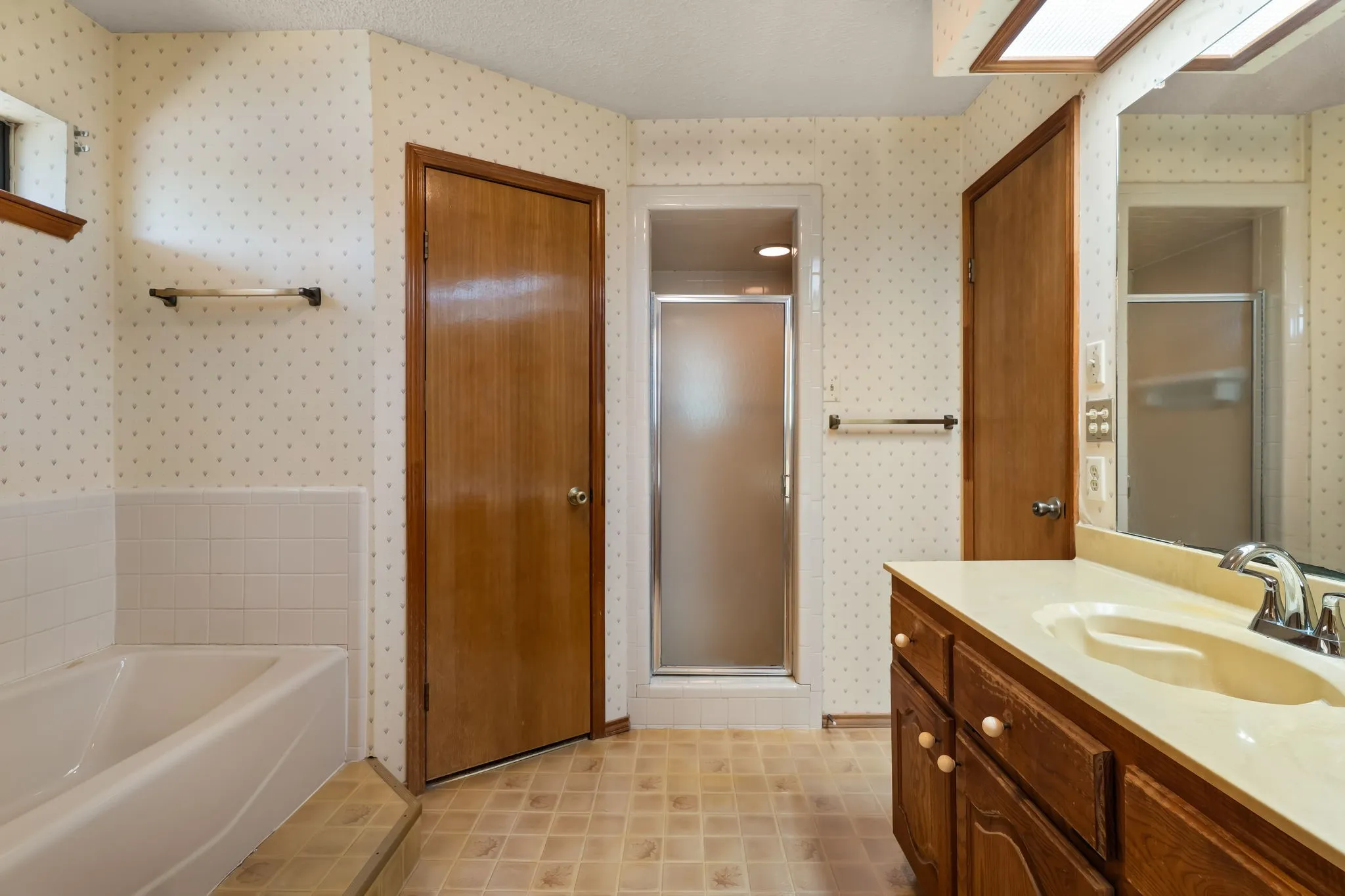 Single Family Residence For Sale in Mc Lennan County , 502 Celeste Drive, Robinson, Texas 76706, 3 Bedroom, 2 Bathroom, 2 Garage spaces, 1,529 Sqft, built in 1986, mls#21371611, Real Estate Agent in Robinson, Homes For Sale in Mc Lennan county, Homes For Sale in Robinson, Realtor in Robinson Texas, Real Estate Brokerage Independent Realty Texas, Luminita Cordes Realtor