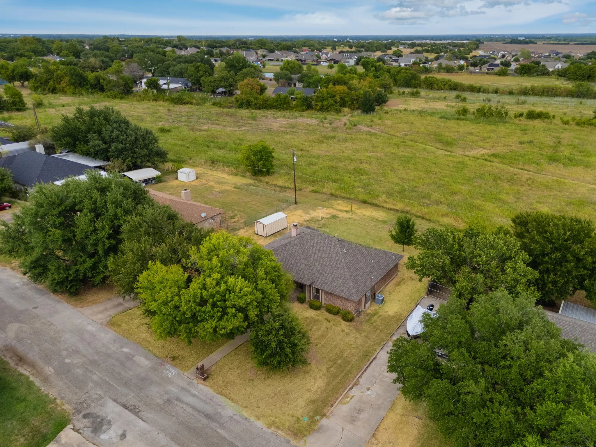 Single Family Residence For Sale in Mc Lennan County , 502 Celeste Drive, Robinson, Texas 76706, 3 Bedroom, 2 Bathroom, 2 Garage spaces, 1,529 Sqft, built in 1986, mls#21371611, Real Estate Agent in Robinson, Homes For Sale in Mc Lennan county, Homes For Sale in Robinson, Realtor in Robinson Texas, Real Estate Brokerage Independent Realty Texas, Luminita Cordes Realtor