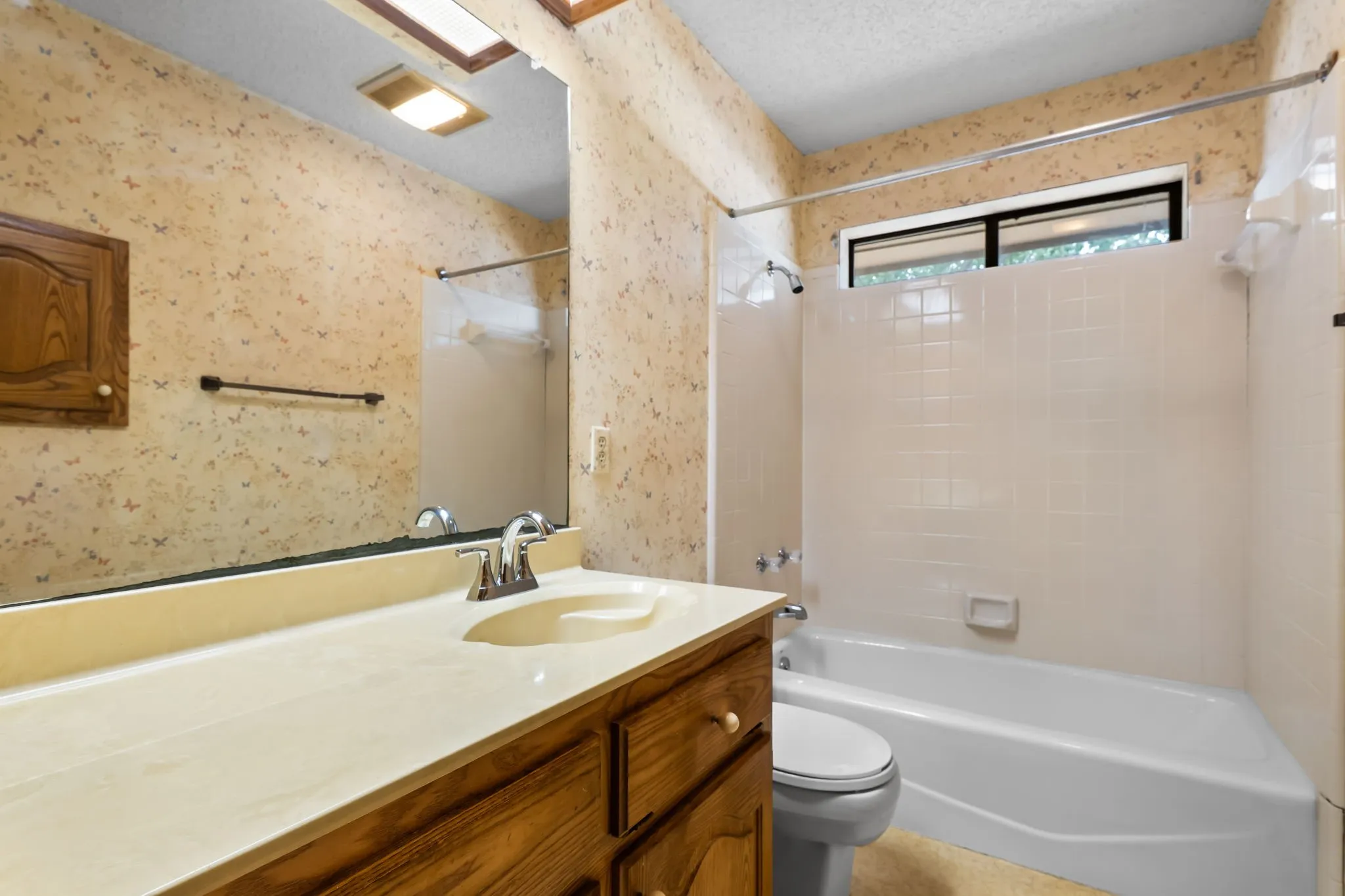 Single Family Residence For Sale in Mc Lennan County , 502 Celeste Drive, Robinson, Texas 76706, 3 Bedroom, 2 Bathroom, 2 Garage spaces, 1,529 Sqft, built in 1986, mls#21371611, Real Estate Agent in Robinson, Homes For Sale in Mc Lennan county, Homes For Sale in Robinson, Realtor in Robinson Texas, Real Estate Brokerage Independent Realty Texas, Luminita Cordes Realtor
