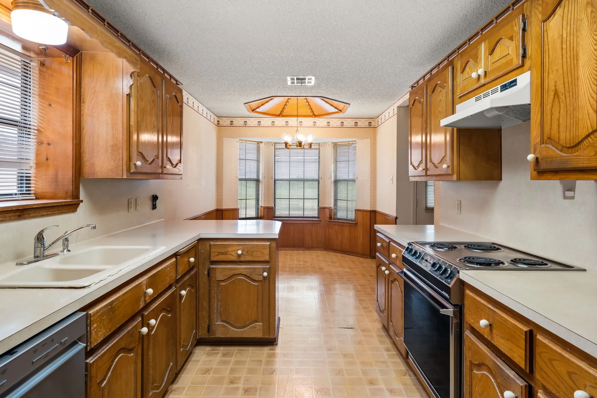 Single Family Residence For Sale in Mc Lennan County , 502 Celeste Drive, Robinson, Texas 76706, 3 Bedroom, 2 Bathroom, 2 Garage spaces, 1,529 Sqft, built in 1986, mls#21371611, Real Estate Agent in Robinson, Homes For Sale in Mc Lennan county, Homes For Sale in Robinson, Realtor in Robinson Texas, Real Estate Brokerage Independent Realty Texas, Luminita Cordes Realtor