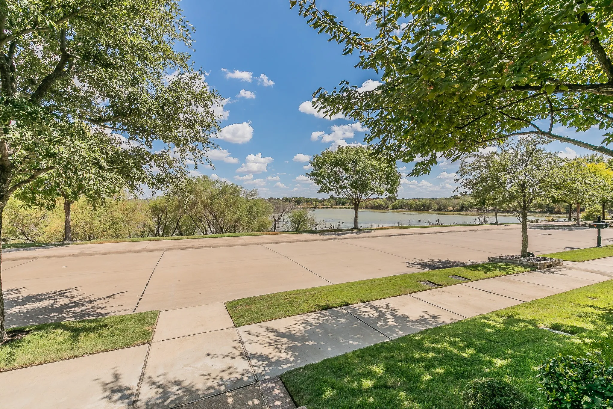 Single Family Residence For Sale in Tarrant County , 1205 Ivy Charm Way, Arlington, Texas 76005, 4 Bedroom, 3 Bathroom, 3 Garage spaces, 2,777 Sqft, built in 2016, mls#21371848, Real Estate Agent in Arlington, Homes For Sale in Tarrant county, Homes For Sale in Arlington, Realtor in Arlington Texas, Real Estate Brokerage Independent Realty Texas, Luminita Cordes Realtor